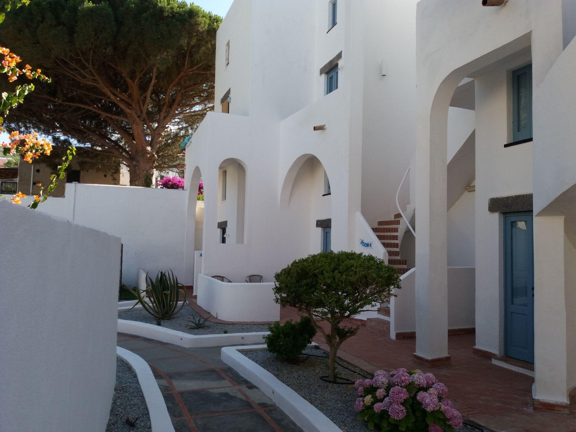 Vista Exterior Hotel Santa Isabel Lounge