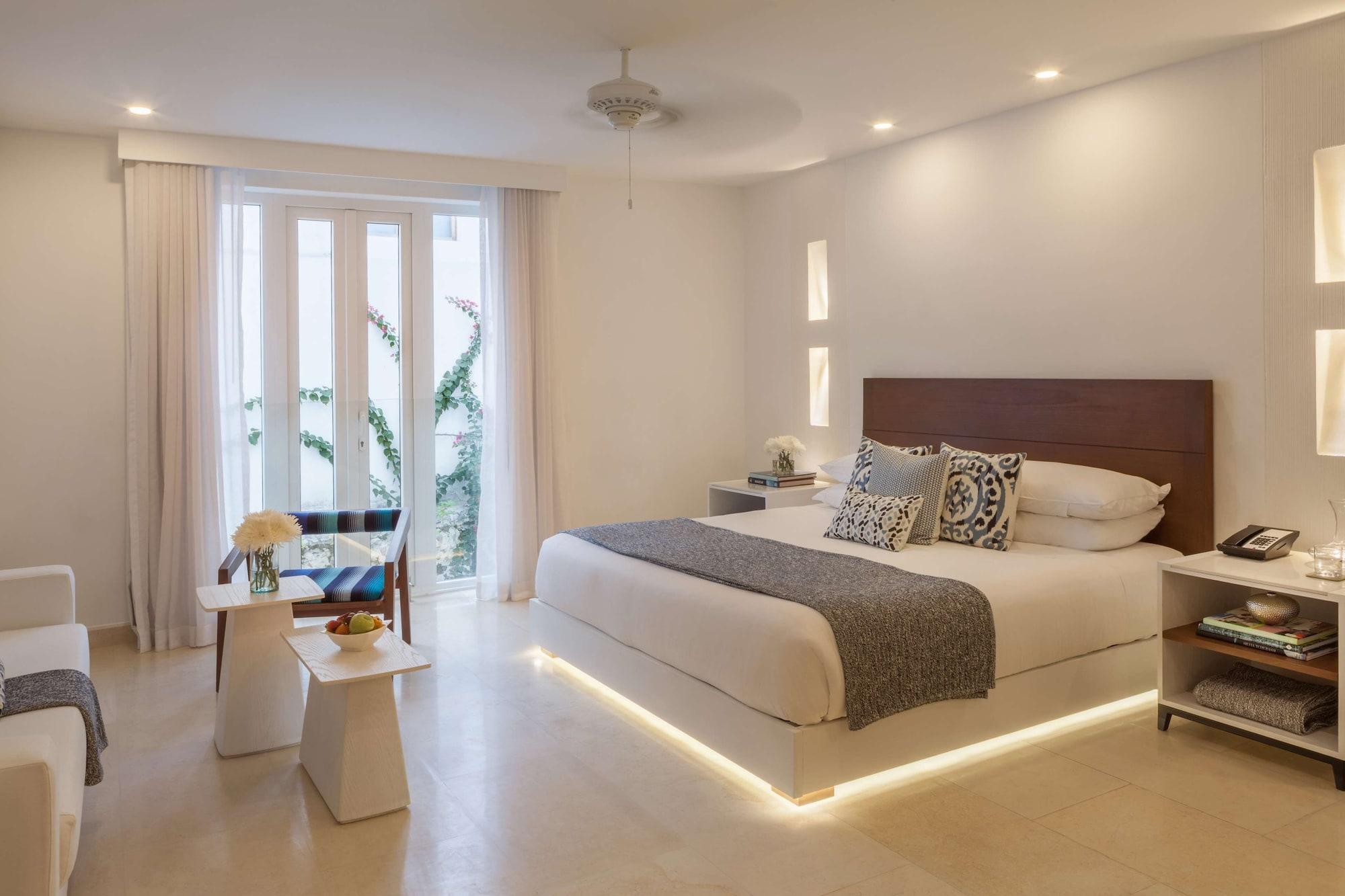 Habitación Nacar Hotel Cartagena, Curio Collection by Hilton