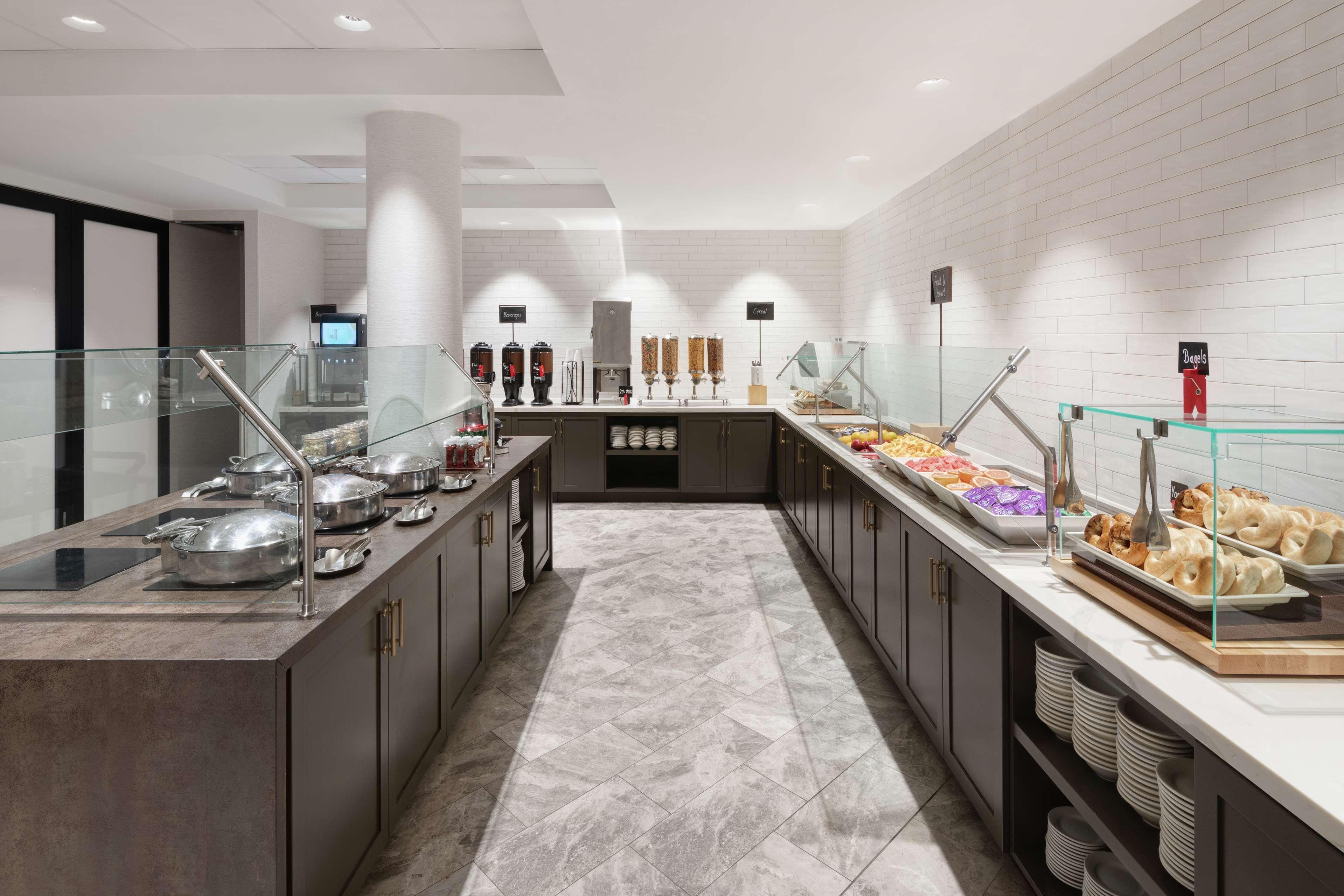 Restaurant Embassy Suites by Hilton Tysons Corner