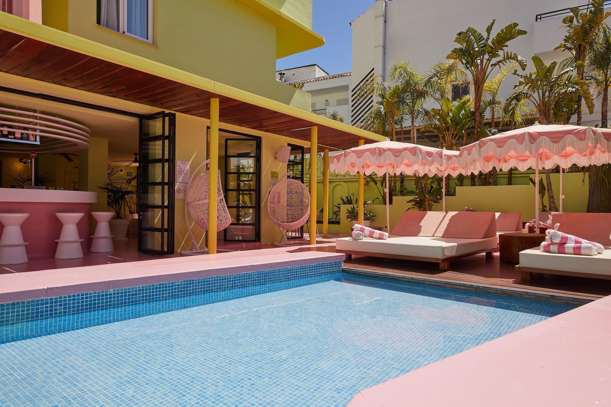 Vista da piscina Tropicana Ibiza Suites - Adults Only