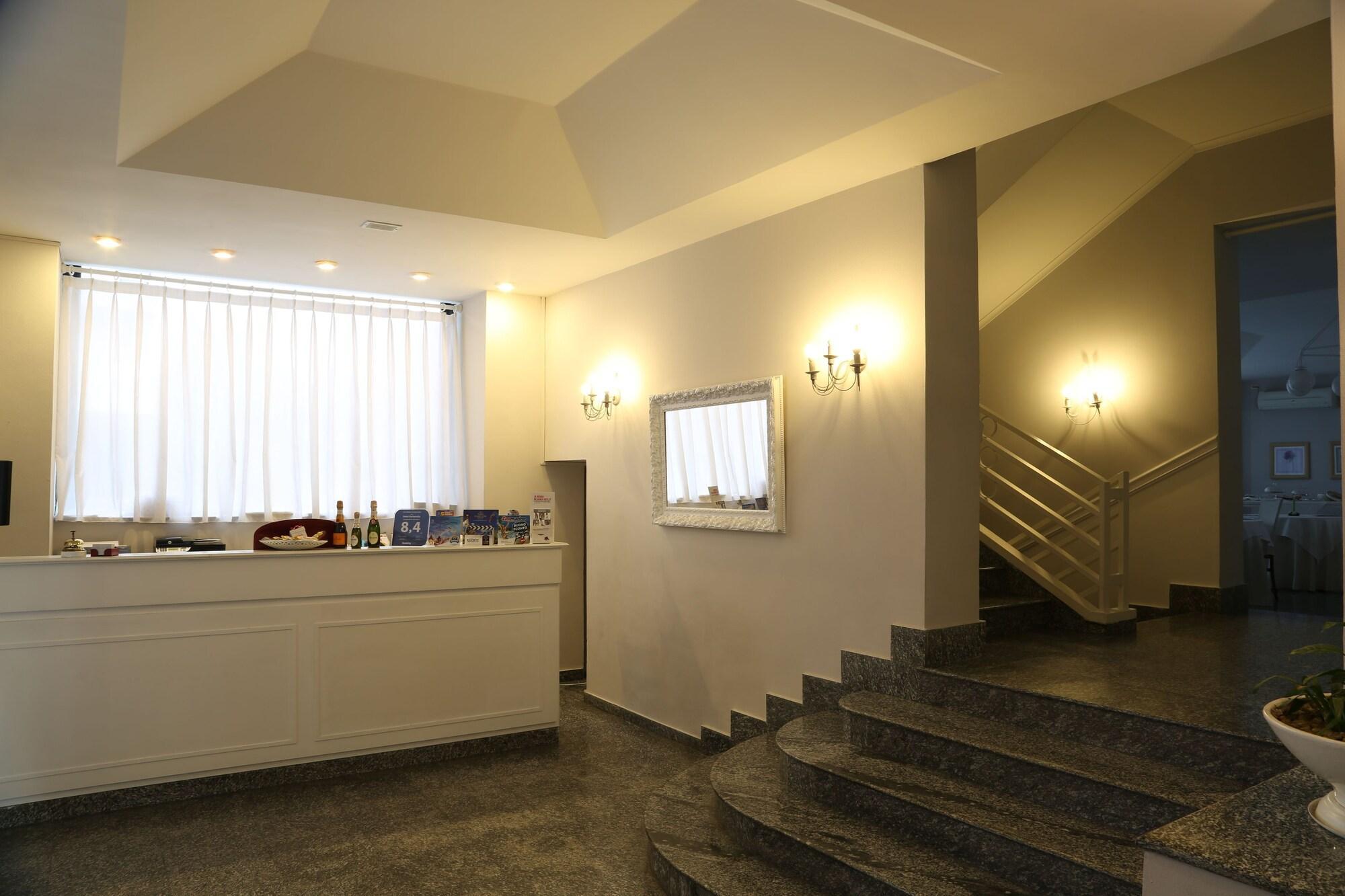 Vista Lobby Hotel Barbarella