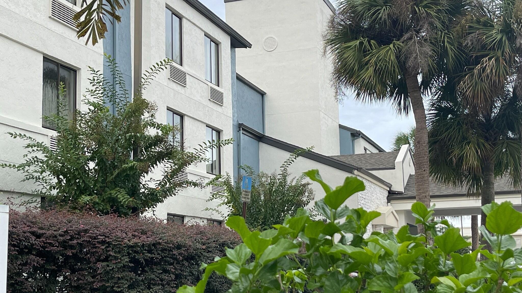 Vista Exterior Destiny Palms Hotel Maingate West