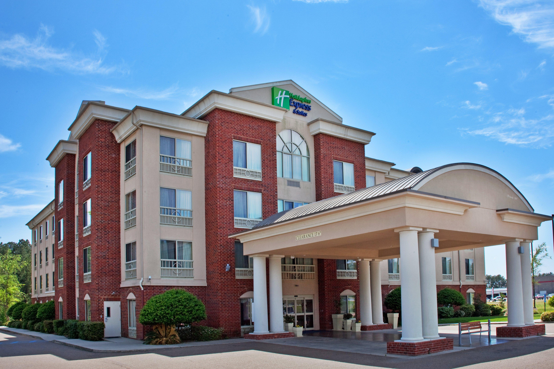 Vista Exterior Holiday Inn Express and Suites West Monroe