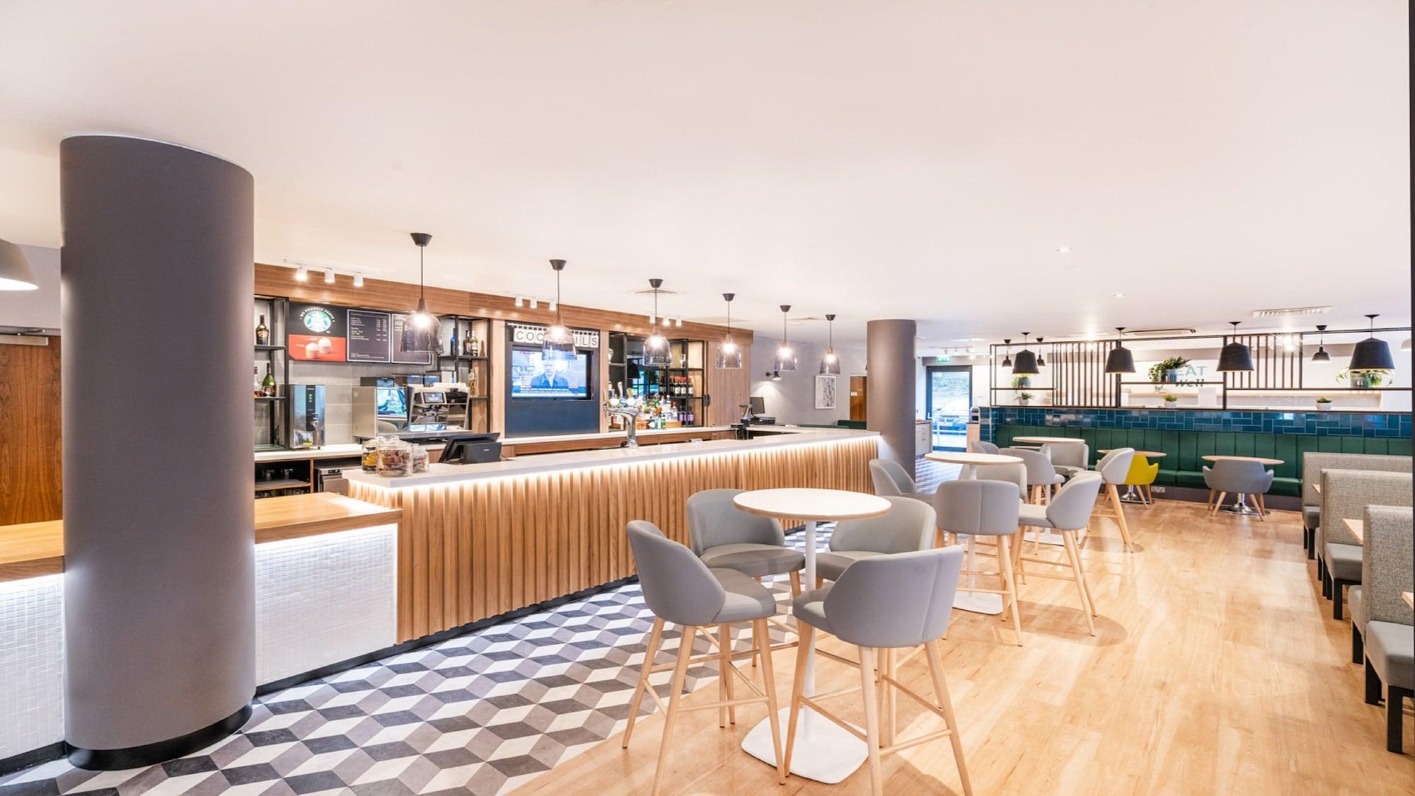 Bar/Salón Holiday Inn London - Luton Airport by IHG