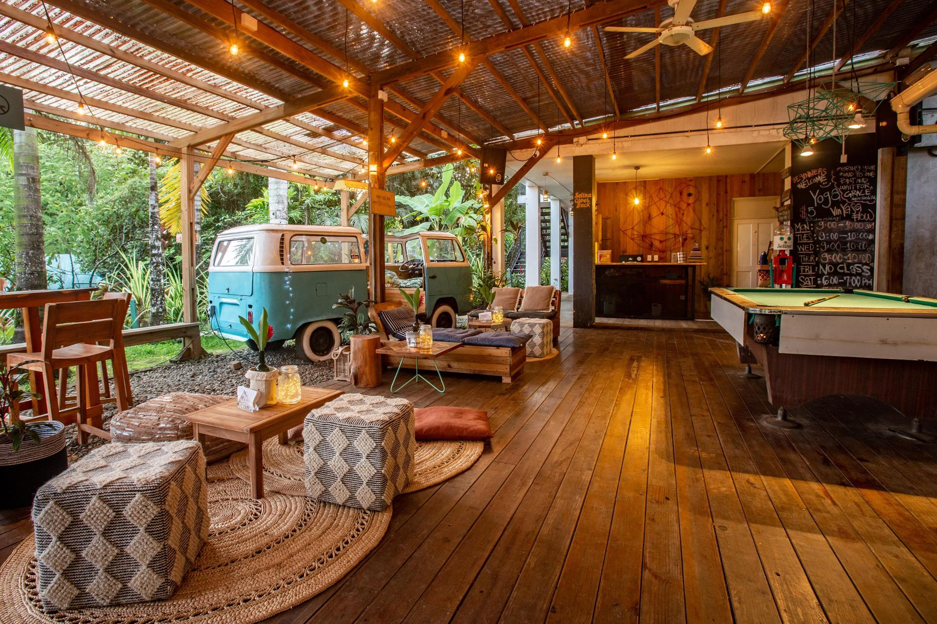 Vista Lobby Socialtel Red Frog
