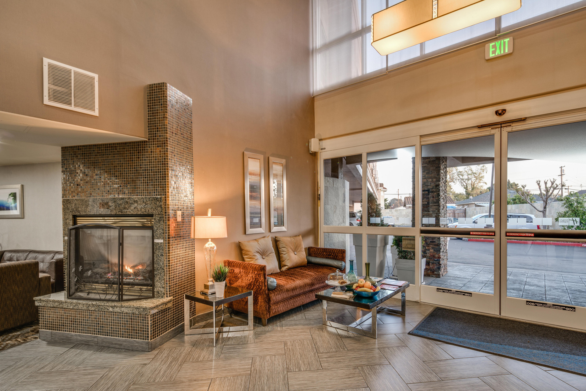 Vista Lobby Holiday Inn Express & Suites Santa Clara by IHG