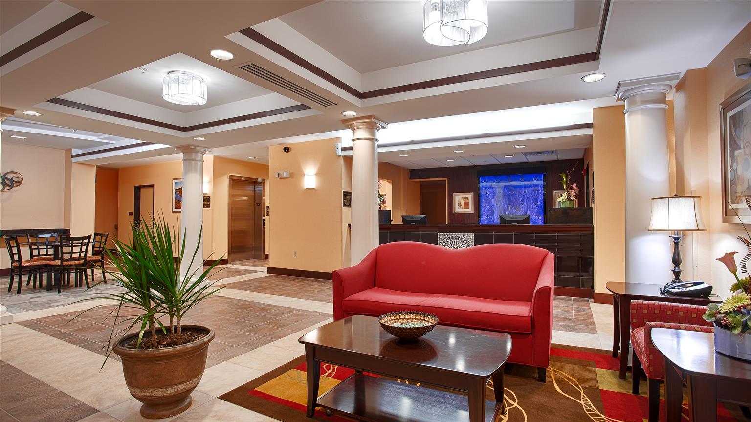 Vista Lobby Paradise Inn & Suites