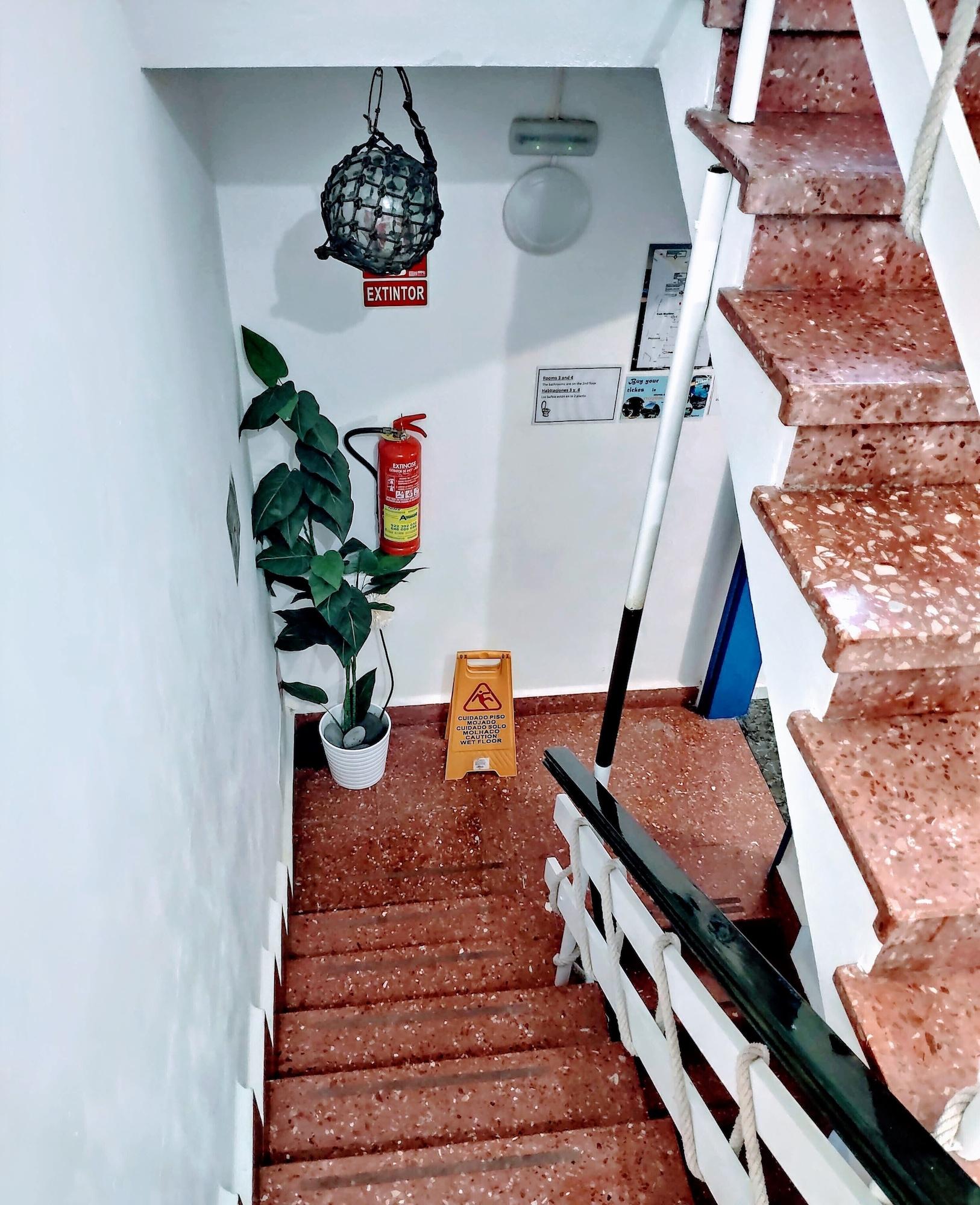 Varios Hostel Neon Tenerife