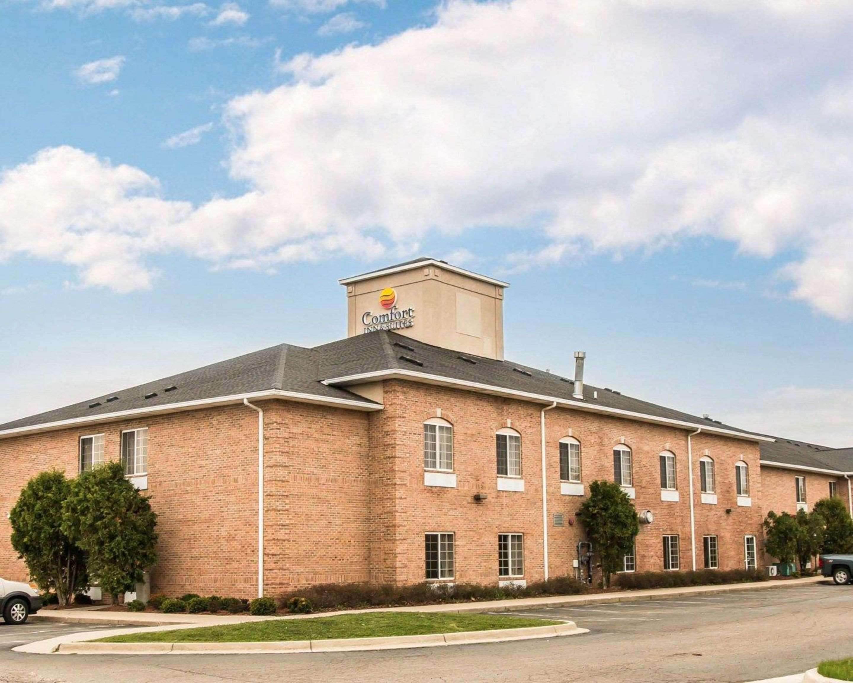 Vista Exterior Comfort Inn & Suites Fenton