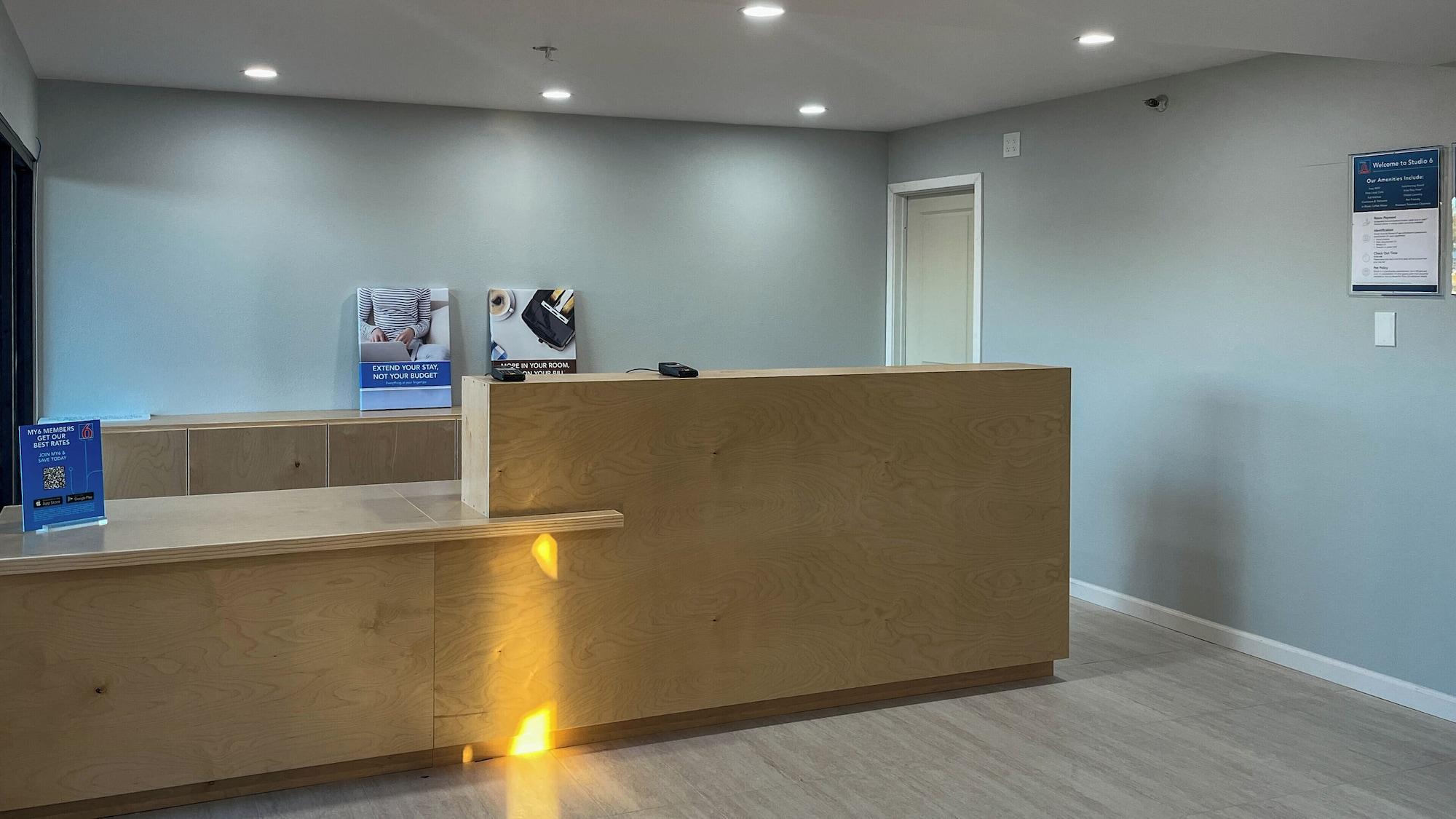 Vista Lobby Studio 6 North Las Vegas, NV