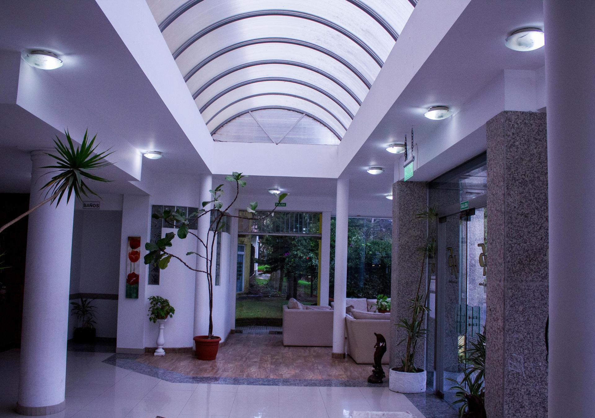Vista Lobby San Remo Park Hotel