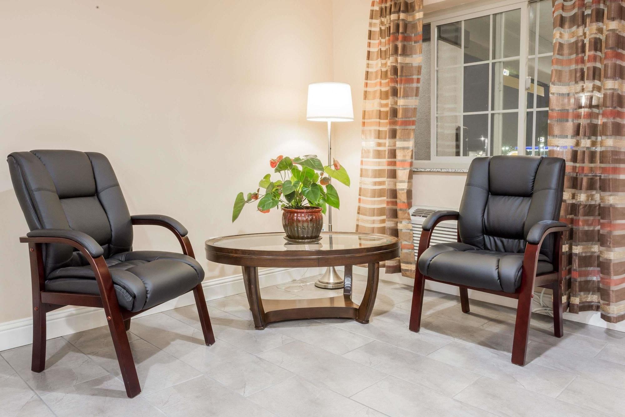 Vista Lobby Super 8 by Wyndham Willows