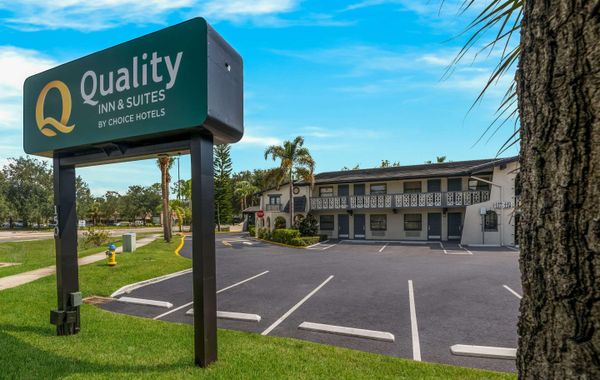 Quality Inn&Suites Altamonte Springs Orlando-North - Hoteles cerca de Kissimmee Walmart Supercenter Store en Orlando