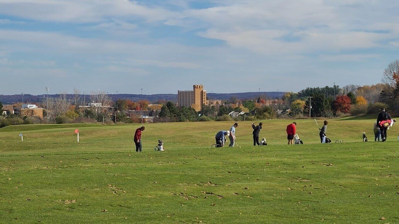 Campo de Golf Holiday Inn Express Big Rapids by IHG