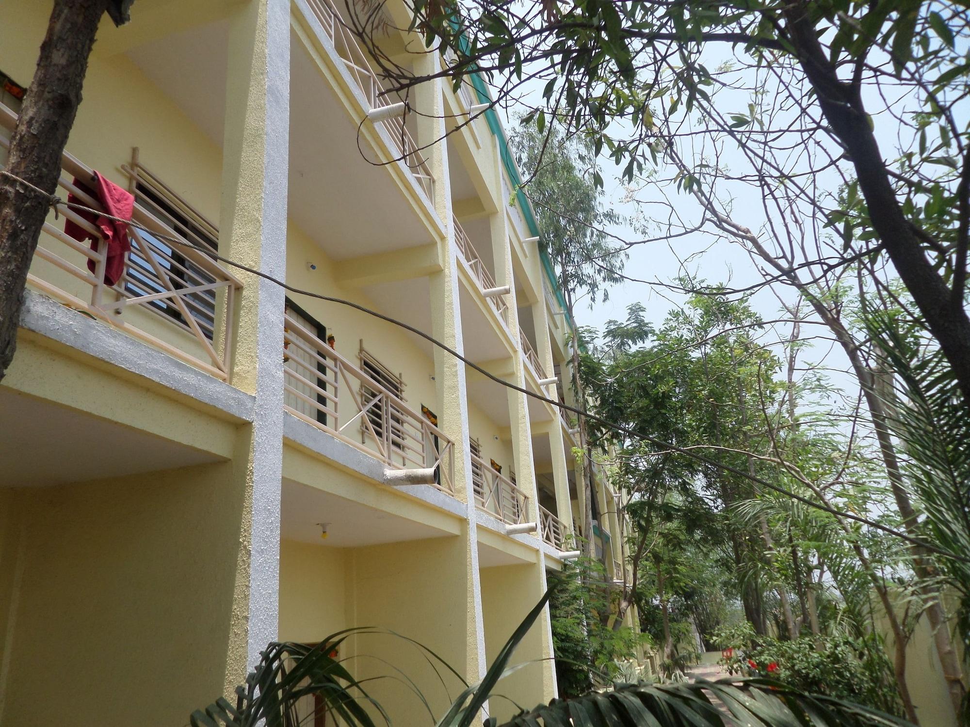 Vista Exterior Hotel Om Sai Chattra Icon Residency
