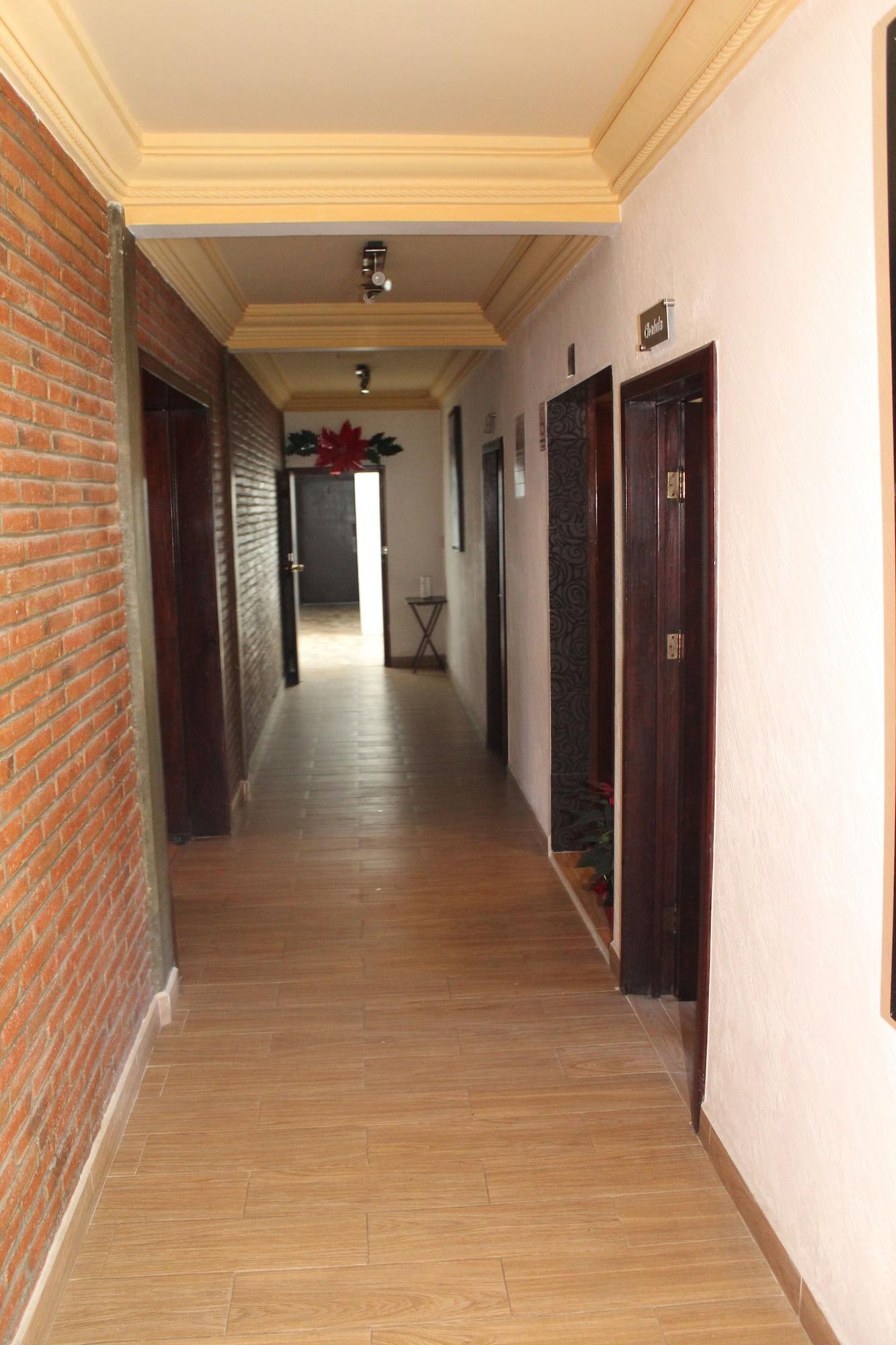 Varios Komod Business Hotel