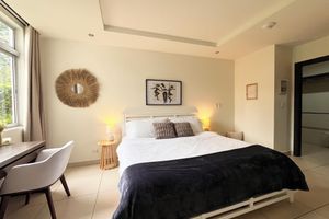 Alquiler Vacacional - Prime Location 2 BDR Apt, Pool, GYM, ground floor, Walkable to Everything