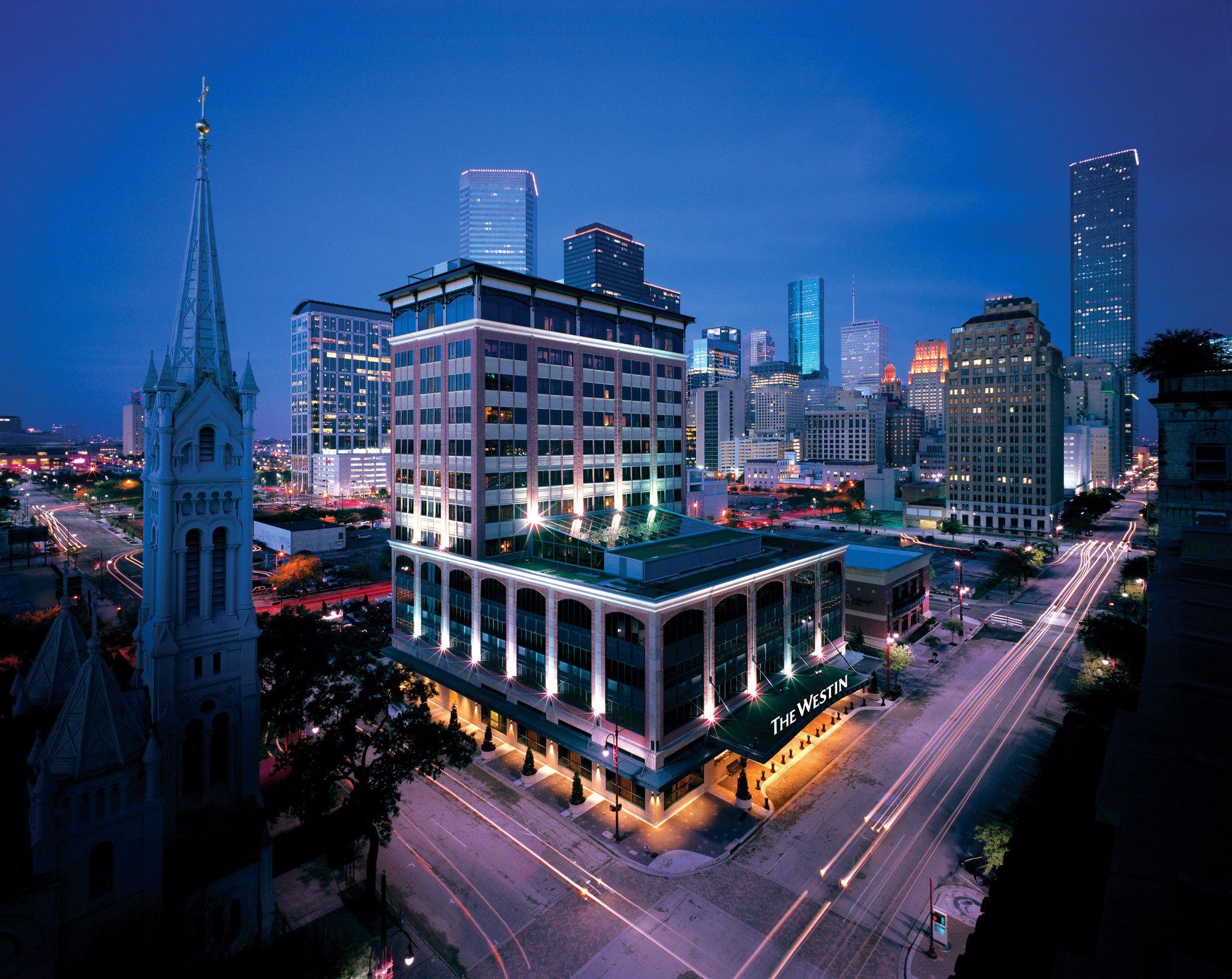Vista da fachada The Westin Houston Downtown