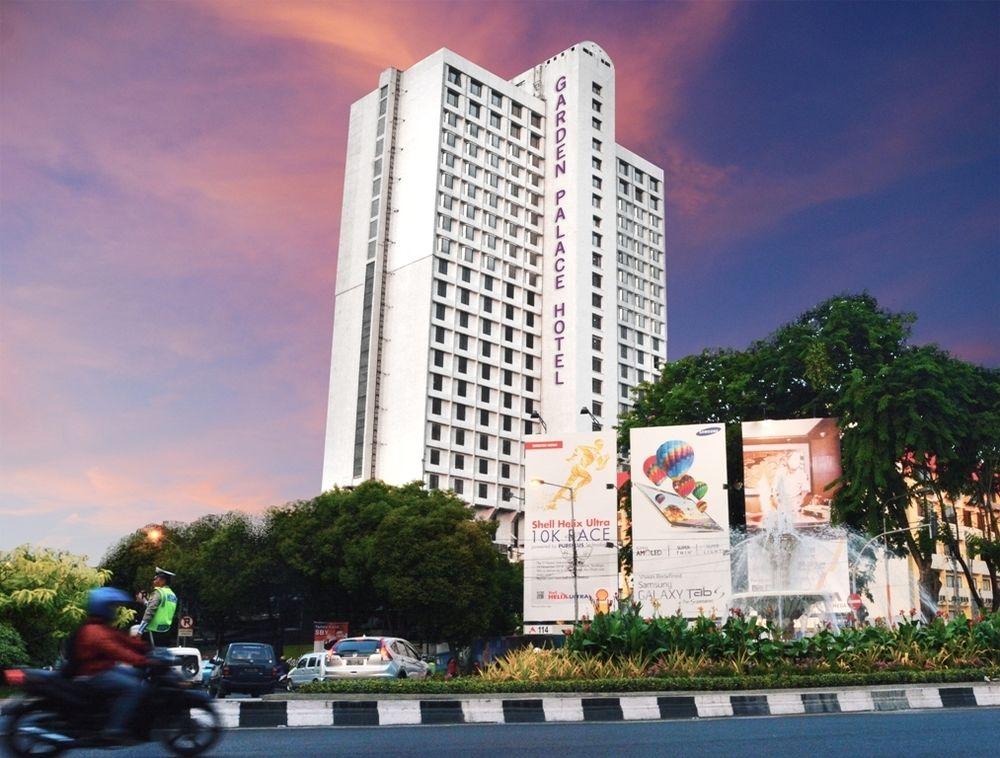 Vista Exterior Garden Palace Hotel Surabaya