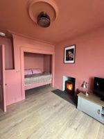 Alquiler Vacacional - Romantic quirky seafront flat with unique alcove cabin beds