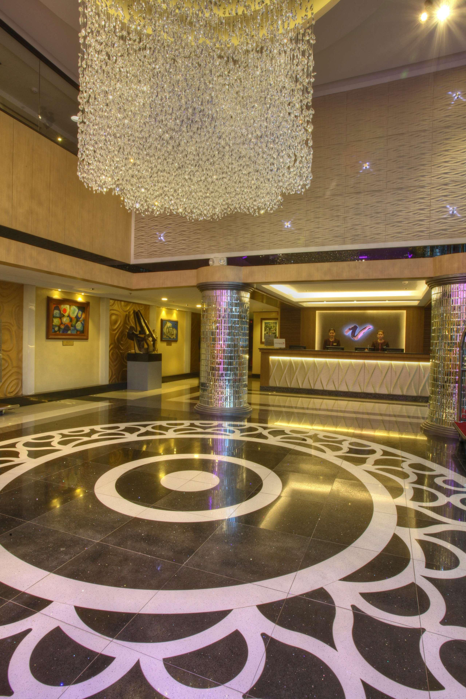 Vista Lobby Le Monet Hotel