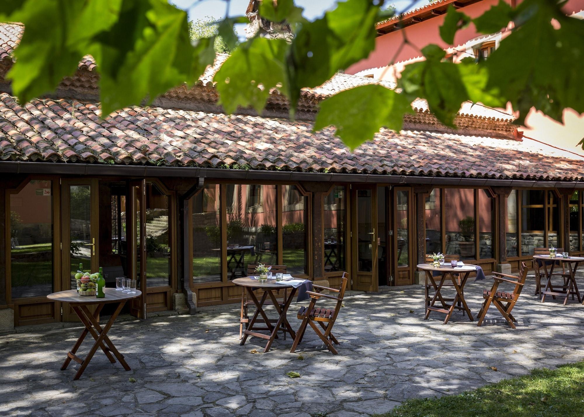 Bar/Salón Parador De Gijon