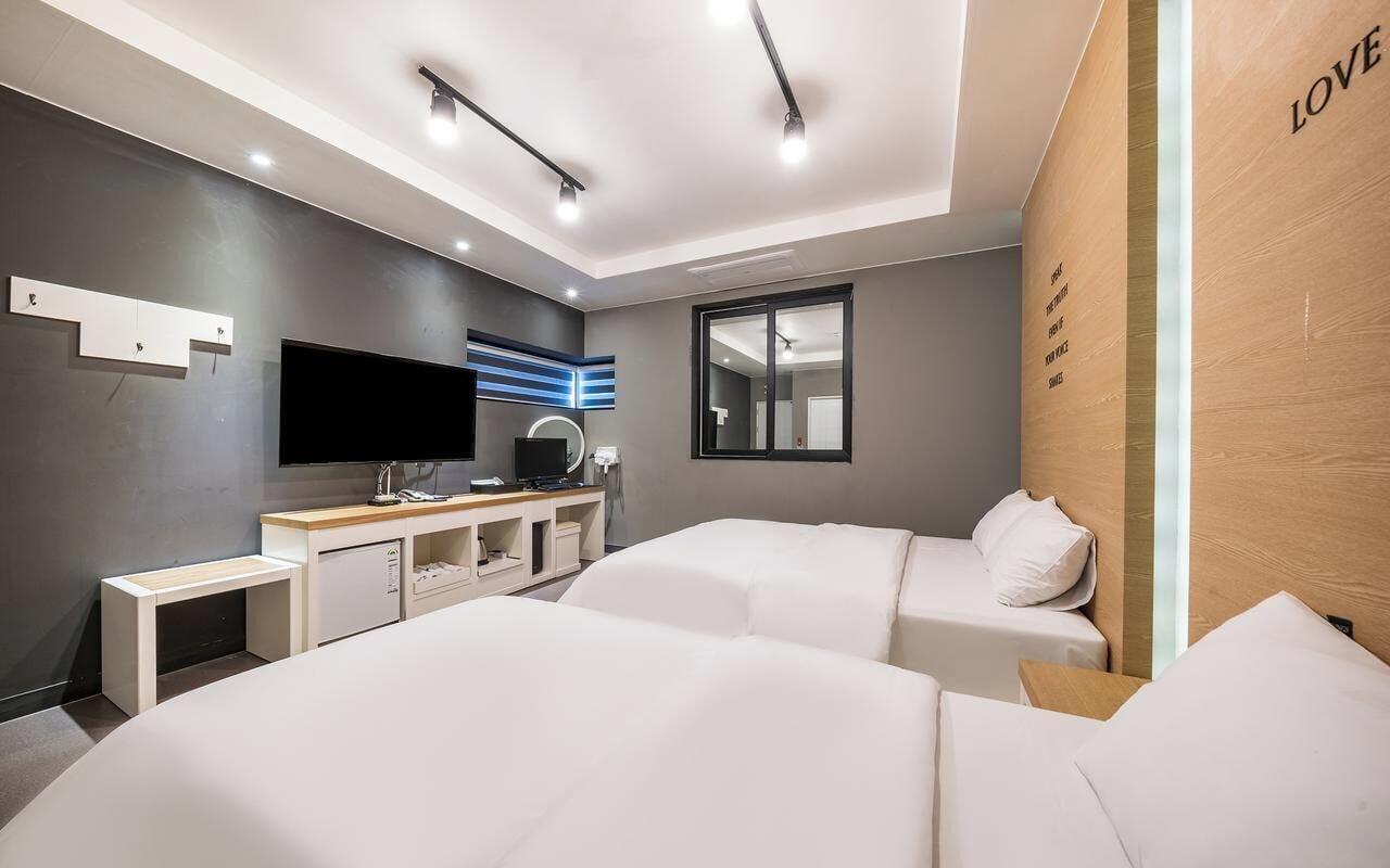 Varios Rings Hotel