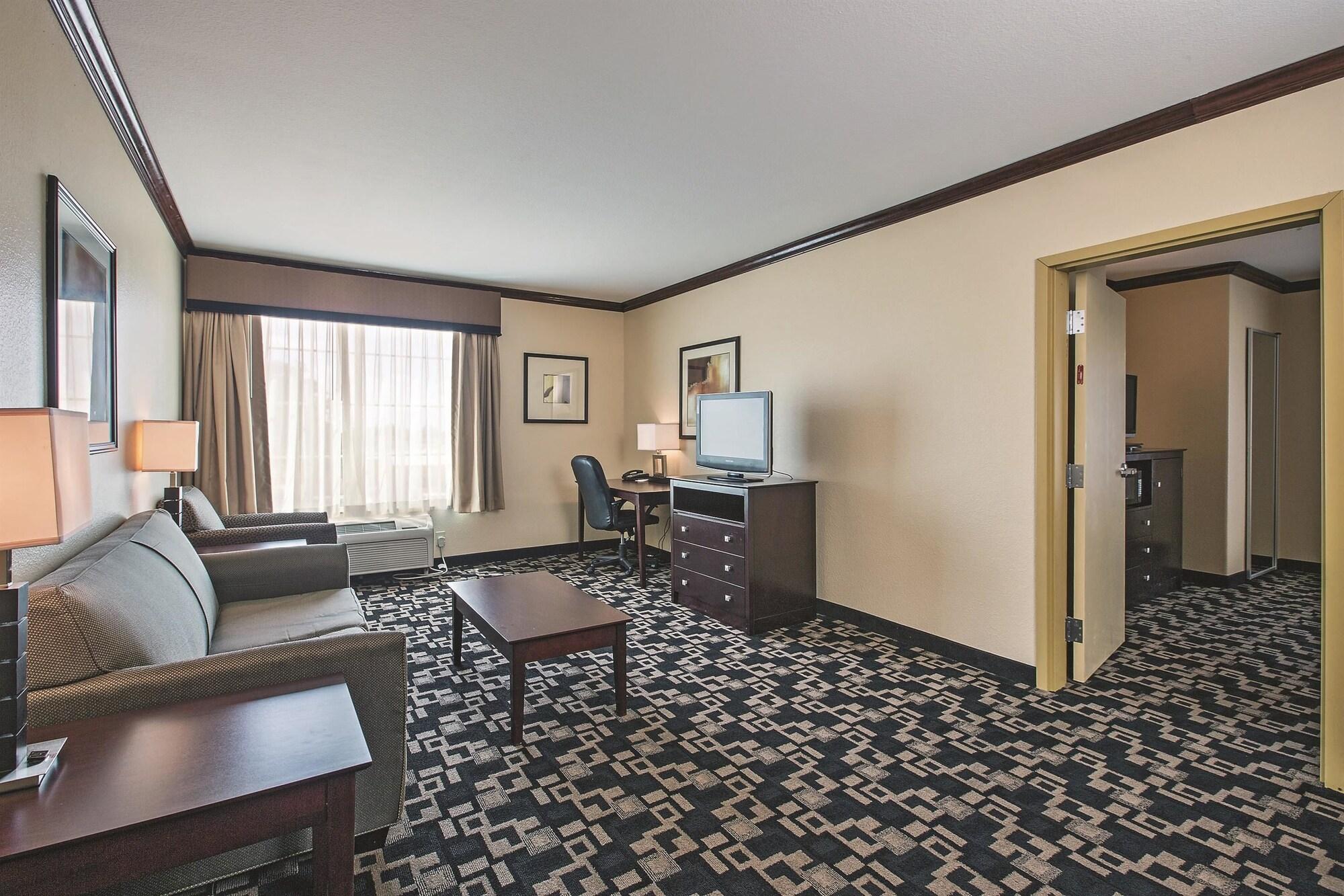 Varios Motel 6 Joshua, TX
