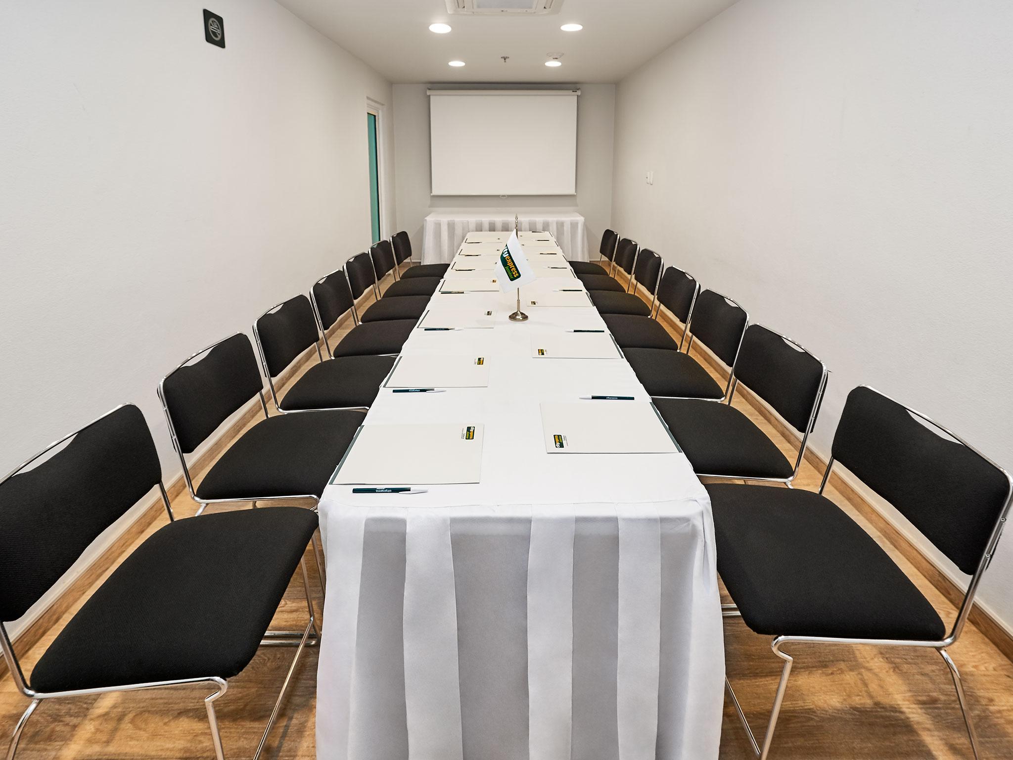 Sala de Reuniones City Express Junior by Marriott Toluca Zona Industrial