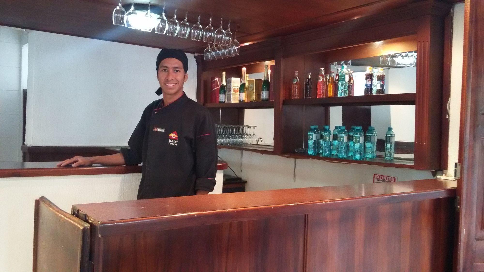 Bar/Salón Hotel Capital Inn