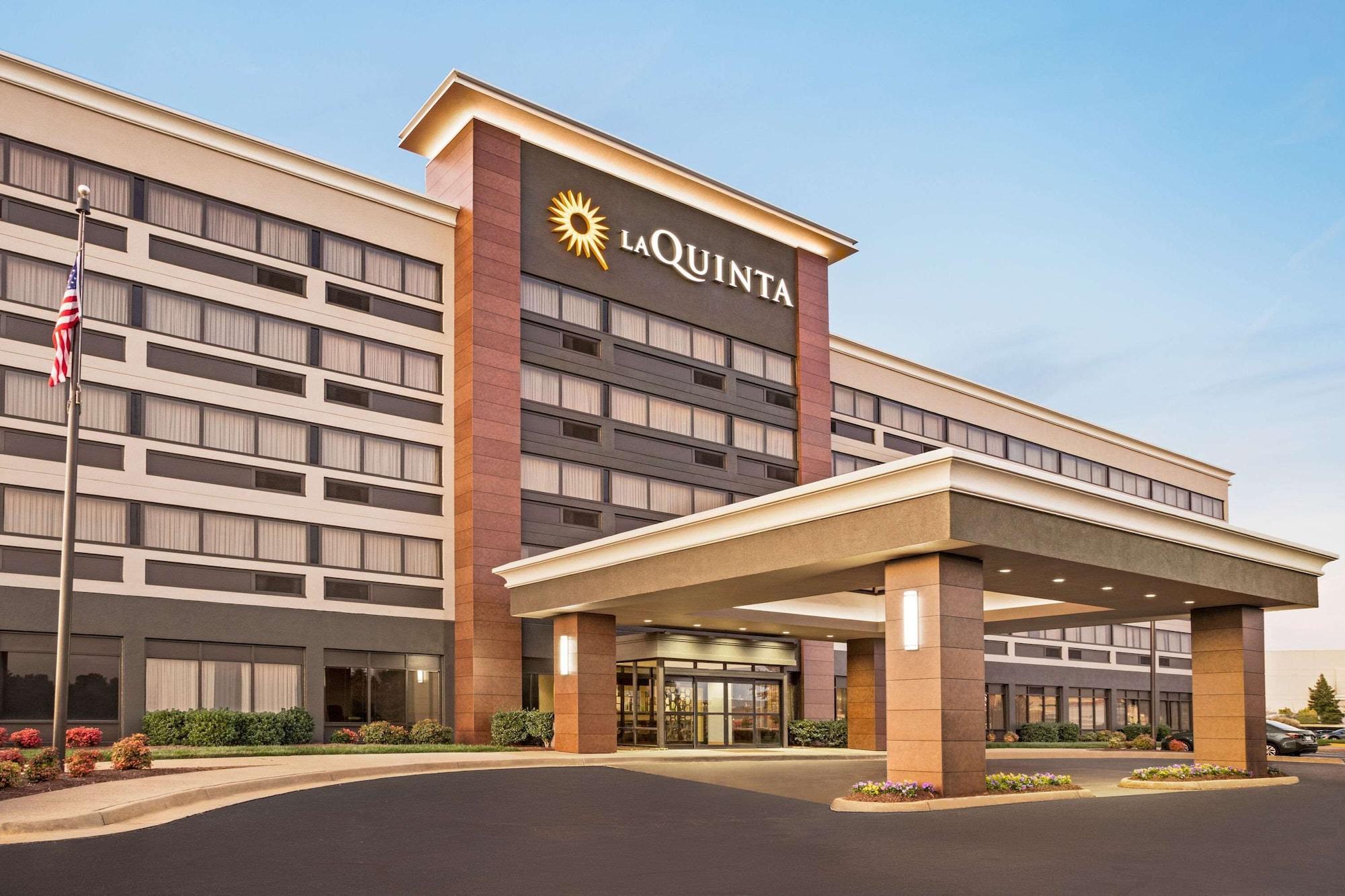 Vista Exterior La Quinta Inn & Suites by Wyndham Richmond-Midlothian
