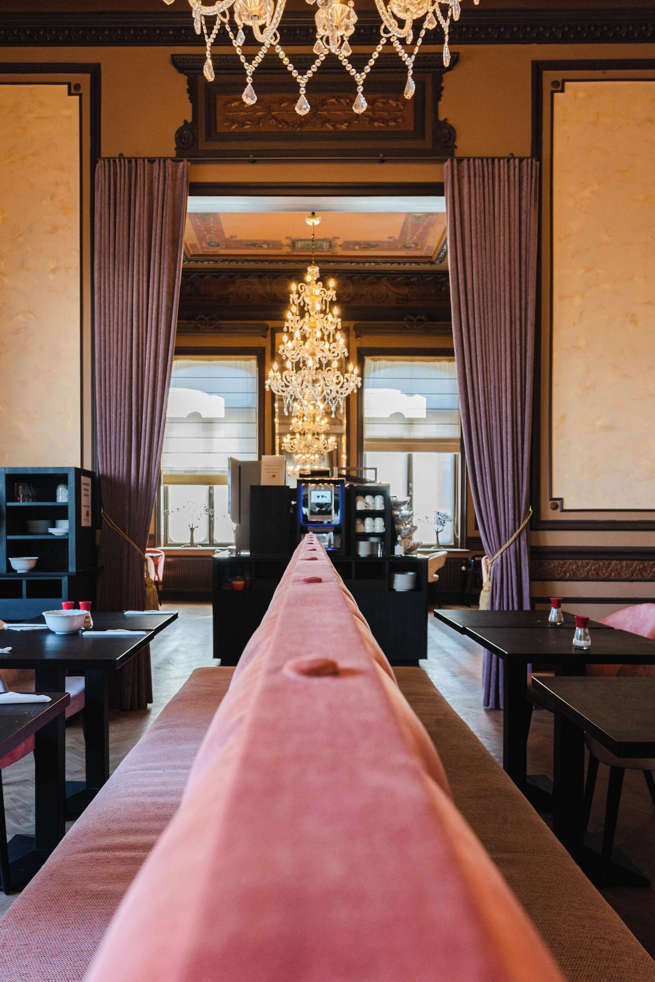 Restaurant Golden Tree Hotel