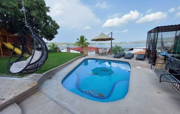 Private European Chalet - Pool - Lake - Volcanoes View - 15 People - Hoteles con traslado en Tequesquitengo, Morelos