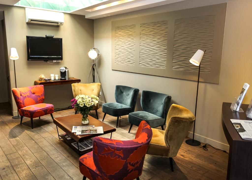 Vista Lobby Hotel Le Montmartre Saint Pierre