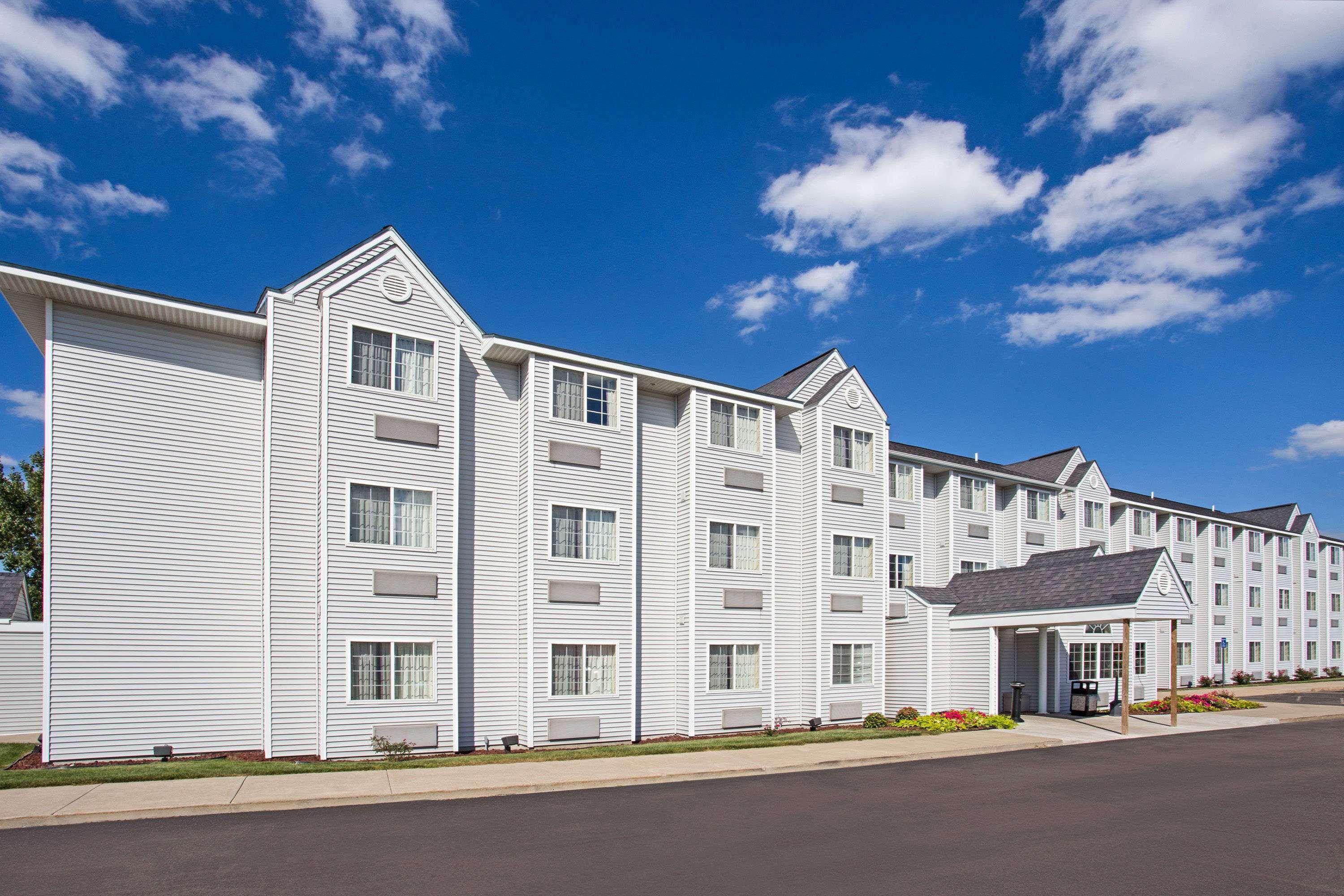 Vista Exterior Microtel Inn & Suites by Wyndham Holland