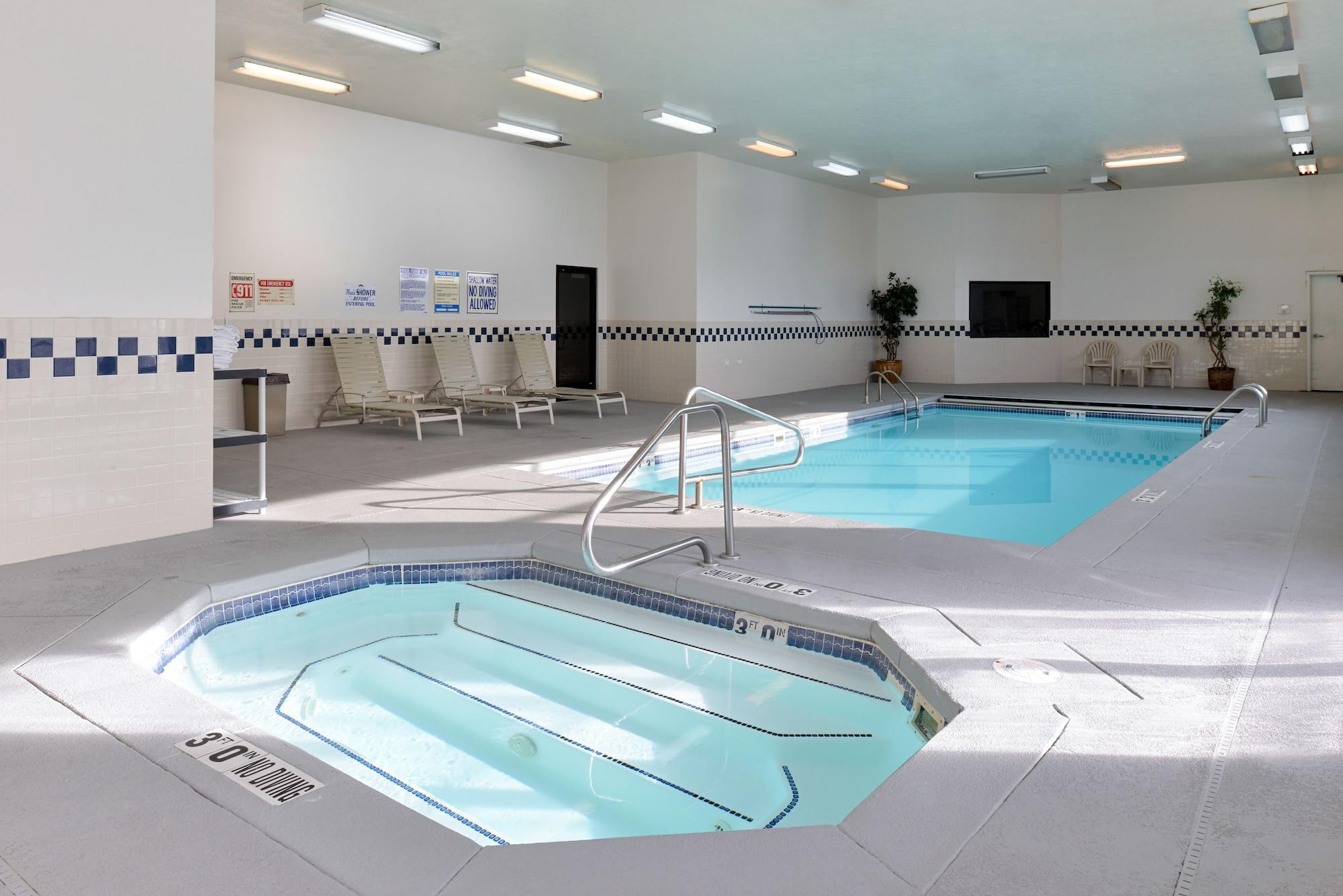 Vista Piscina Quality Inn Draper near Salt Lake City