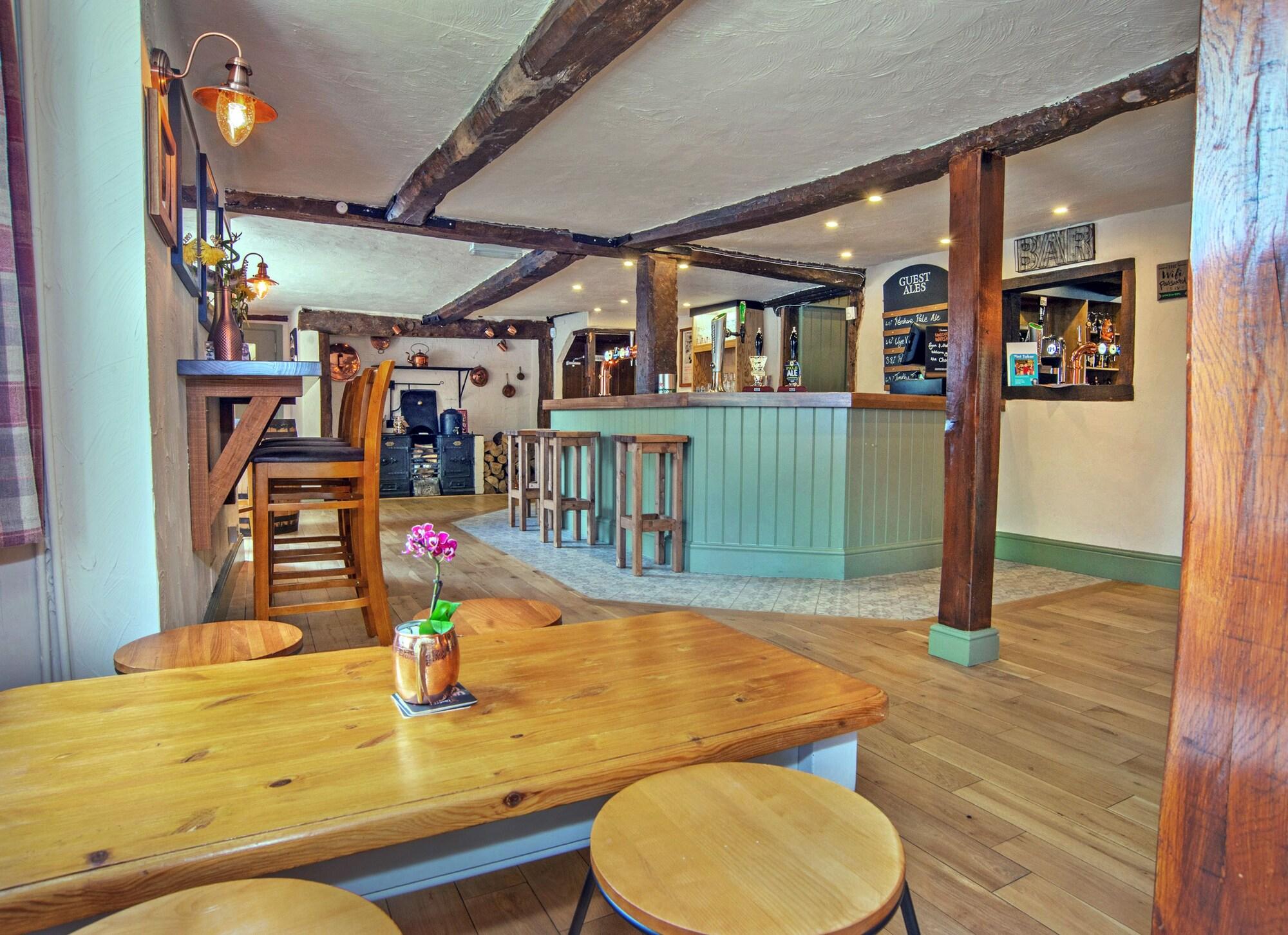 Bar/Salón Chequers Inn