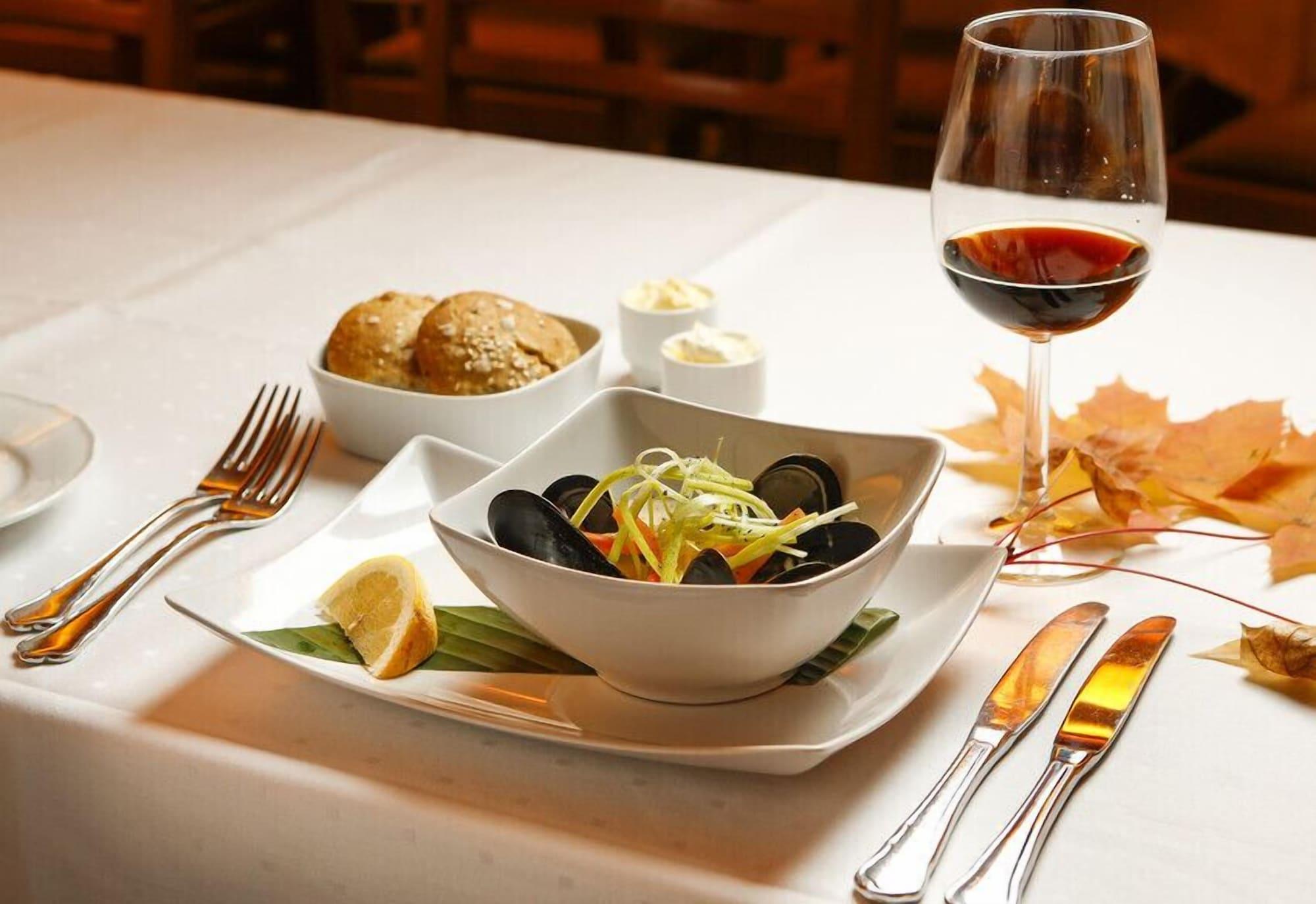 Restaurant Søstrene Storaas Hotell