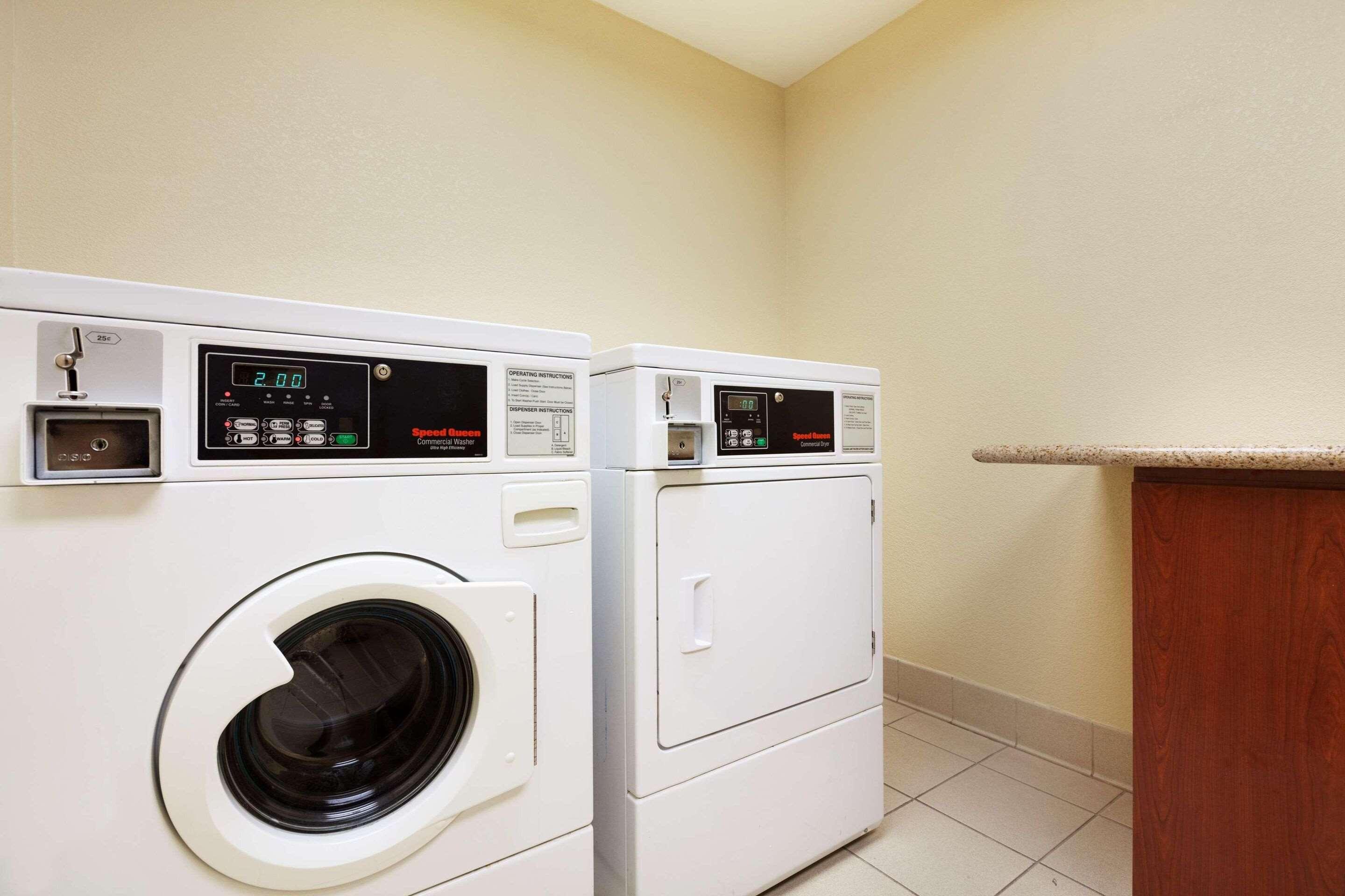 Centro de Negocios Country Inn & Suites, San Carlos, CA