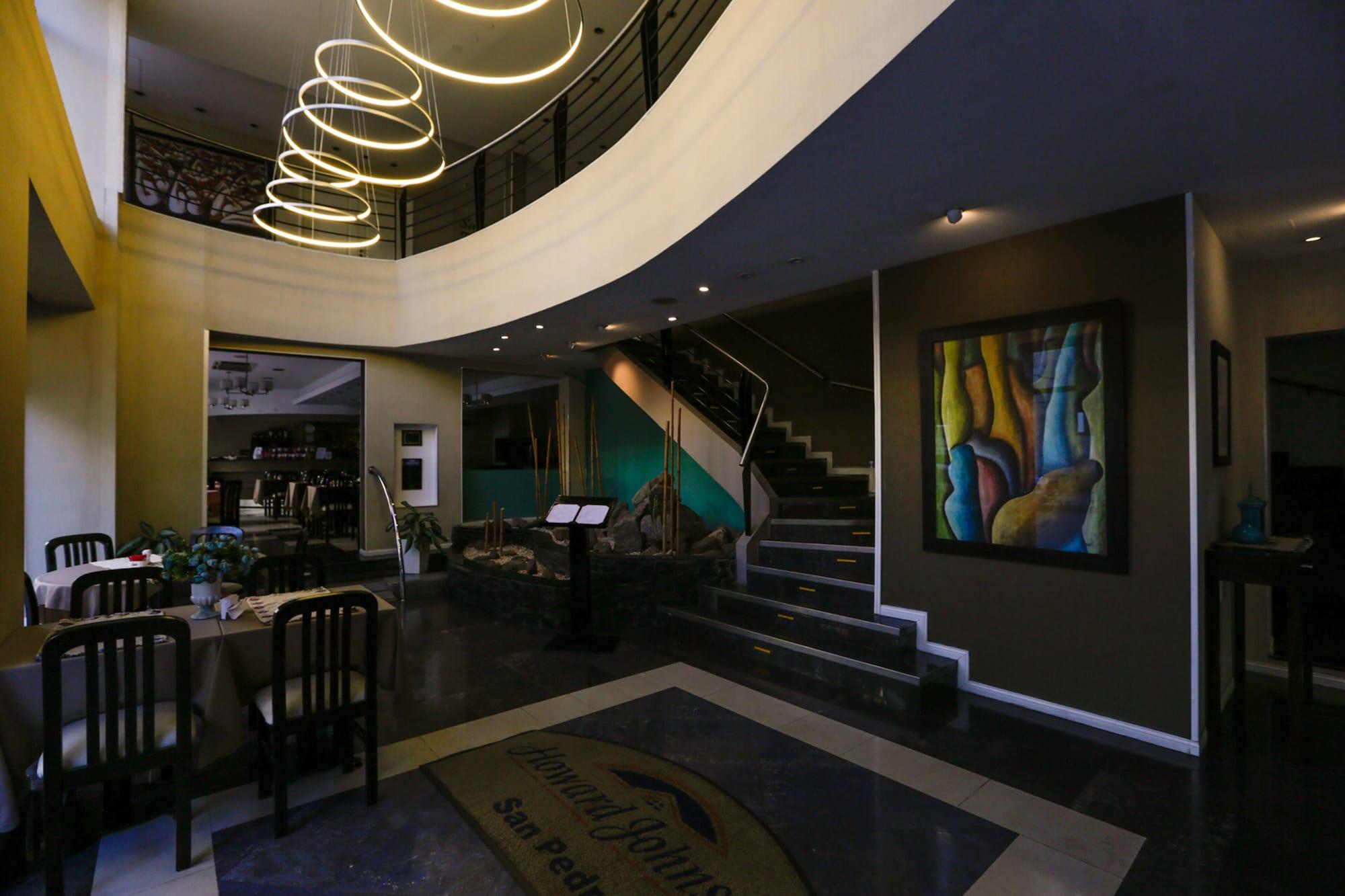 Vista Lobby Howard Johnson by Wyndham San Pedro