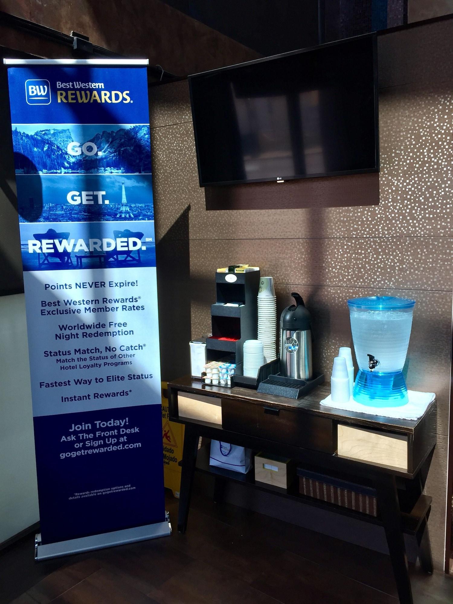 Bar/Salón Best Western Plus Brooklyn Bay Hotel