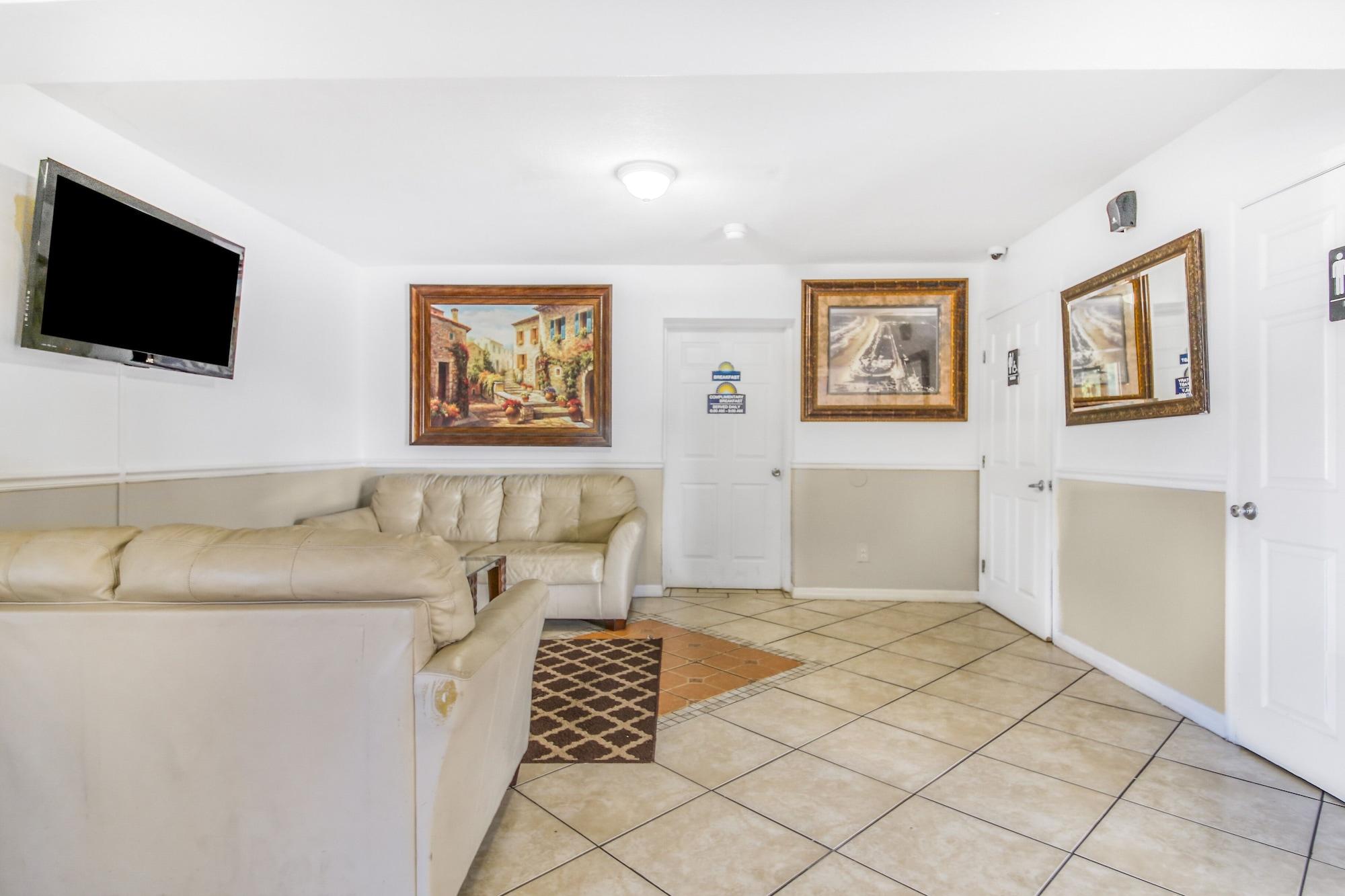 Vista Lobby Days Inn by Wyndham Daytona Beach Speedway