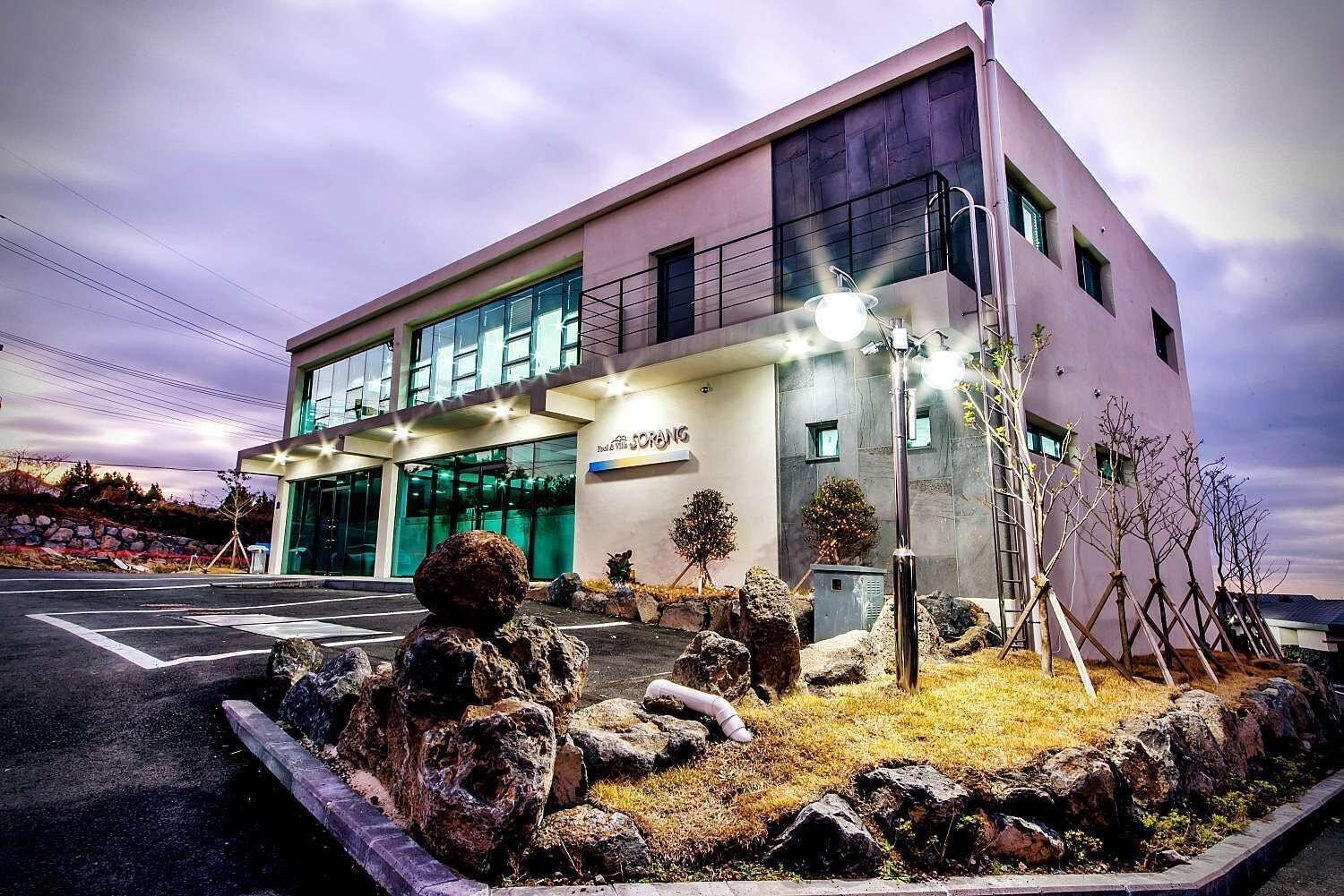 Instalaciones Recreativas Pool & Villa Sorang