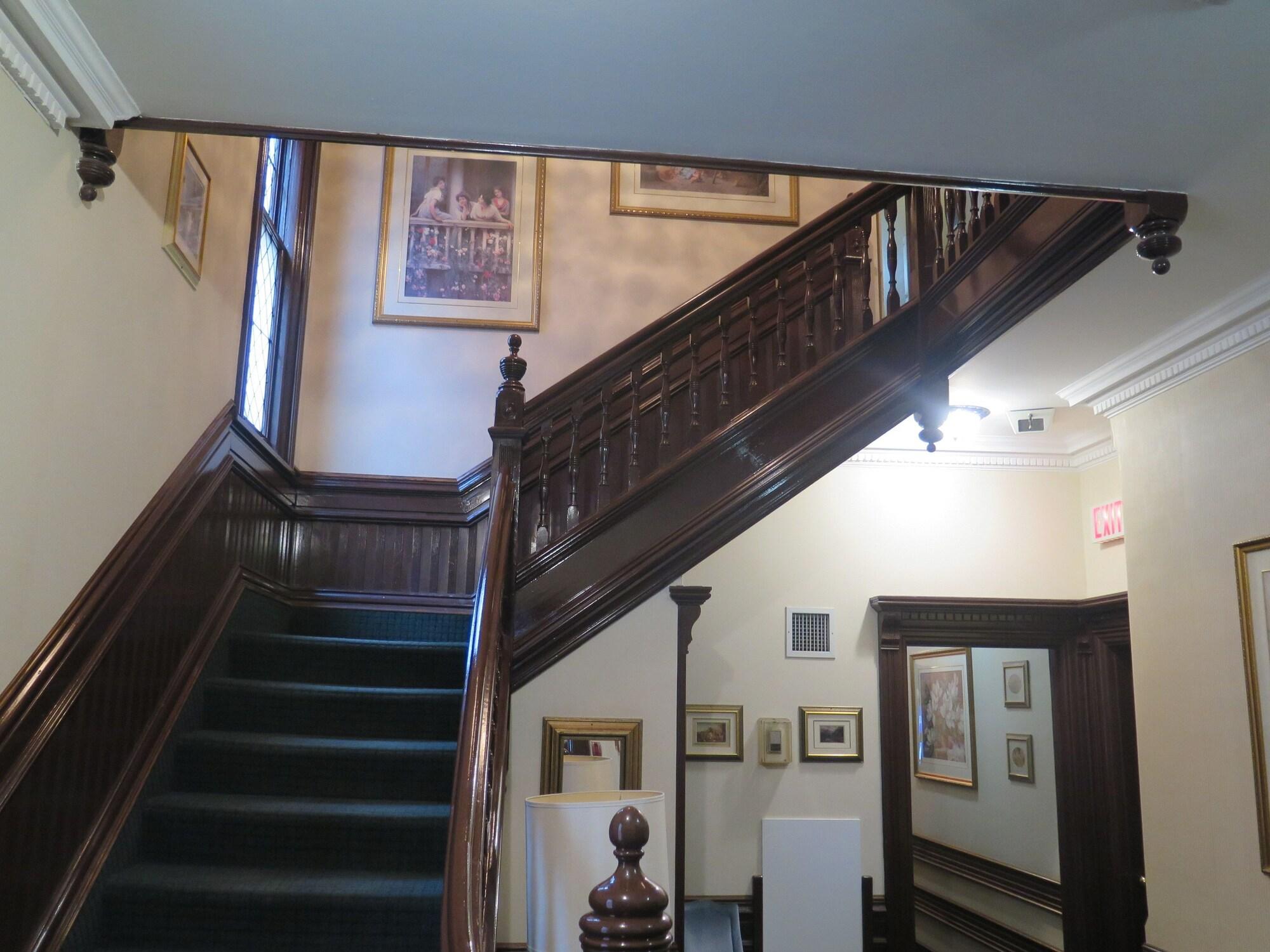 Vista Lobby Madison Manor Boutique Hotel