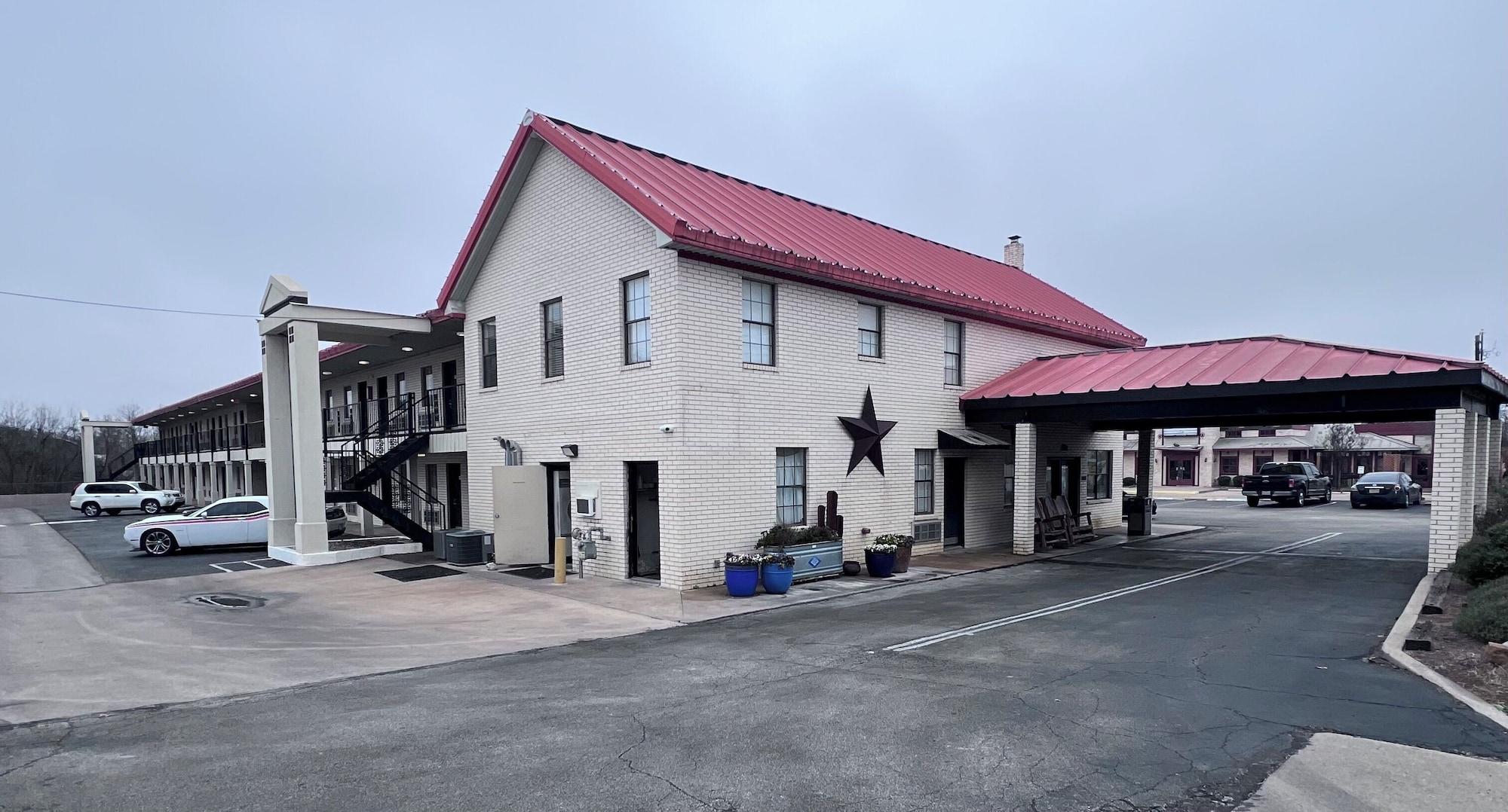 Vista Exterior Super 8 by Wyndham Fredericksburg