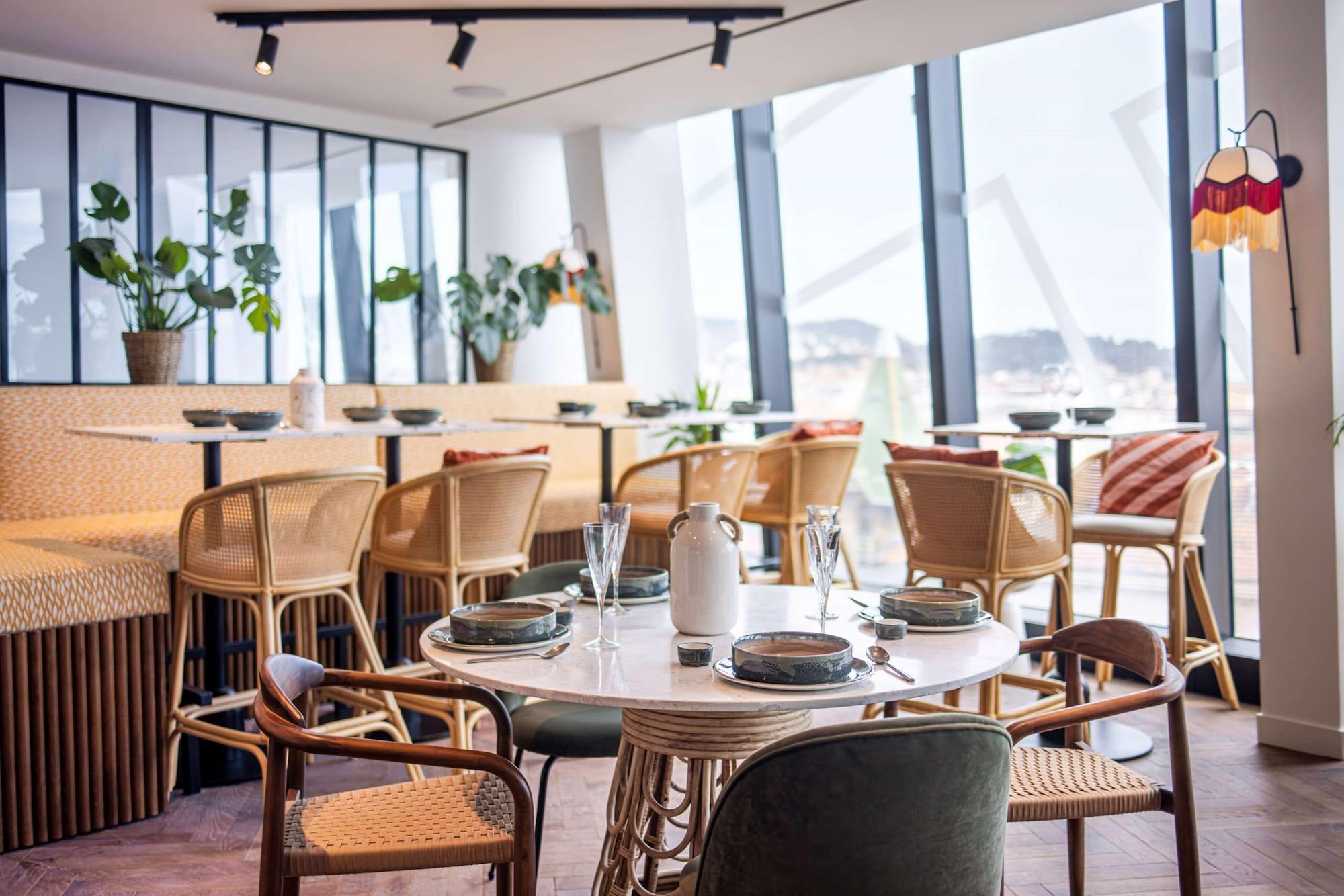 Restaurant DoubleTree by Hilton Nice Centre Iconic