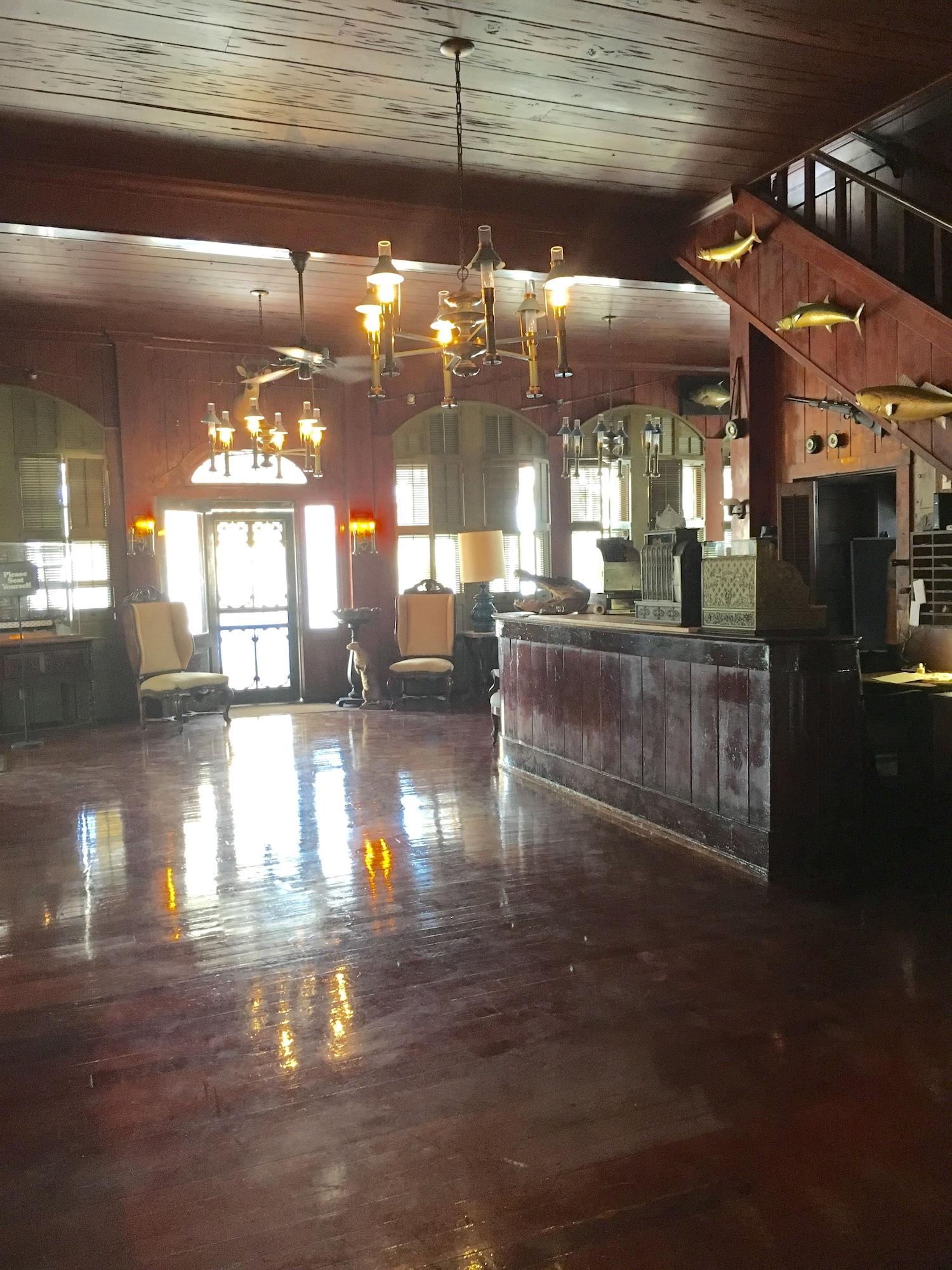 Vista Lobby Rod And Gun Club