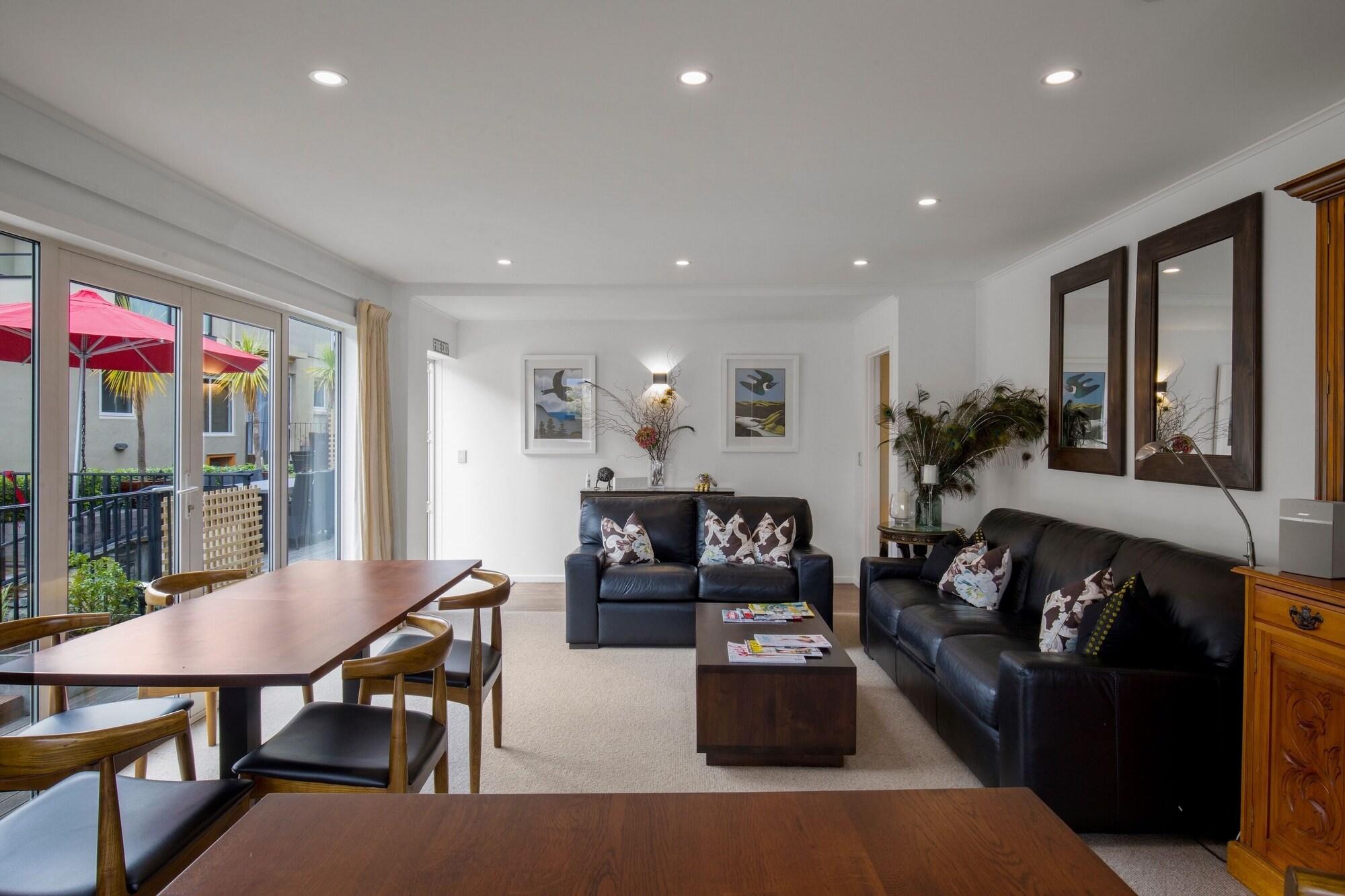 Vista Lobby Queenstown House