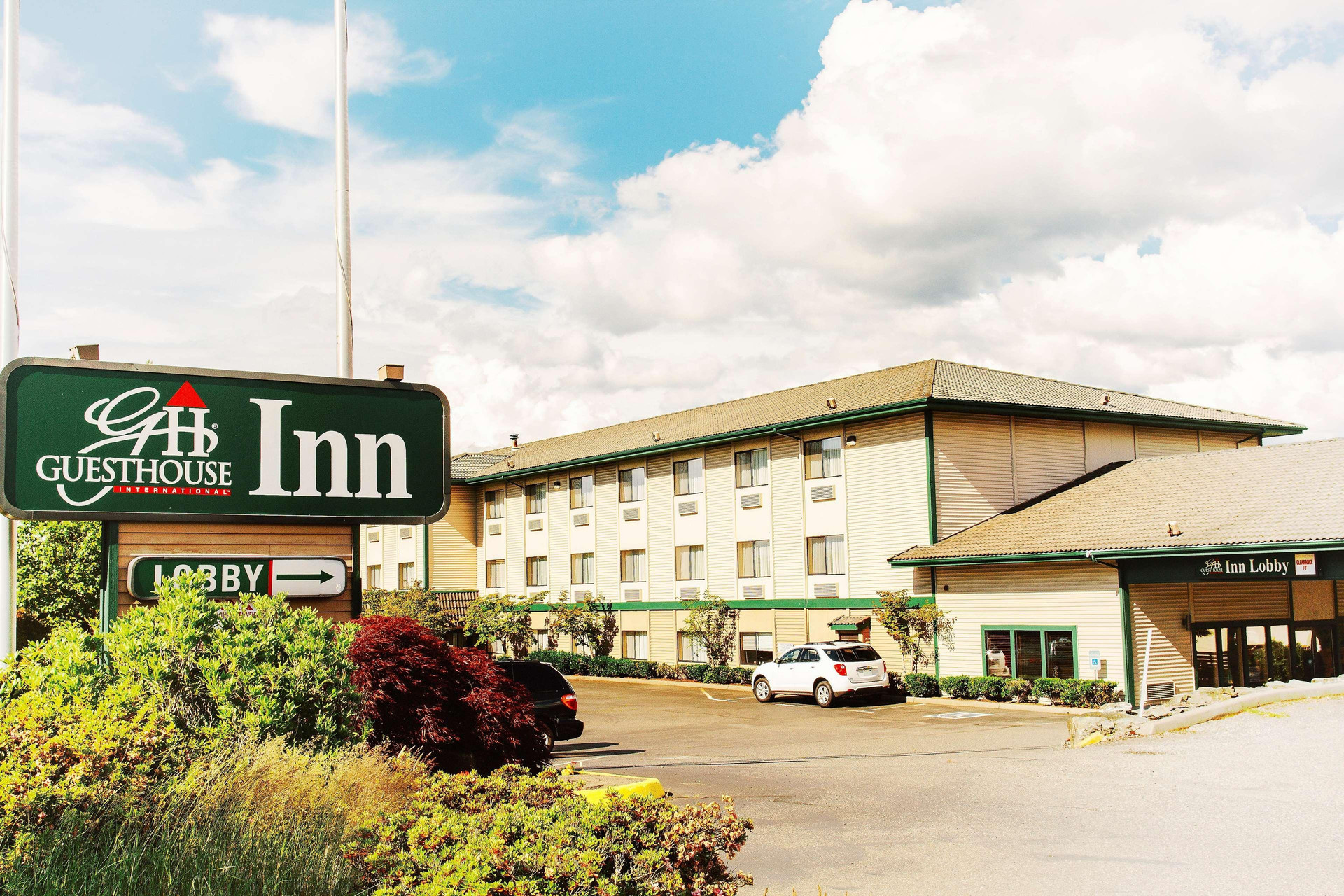 Vista Exterior Lavissh Inn & Suites