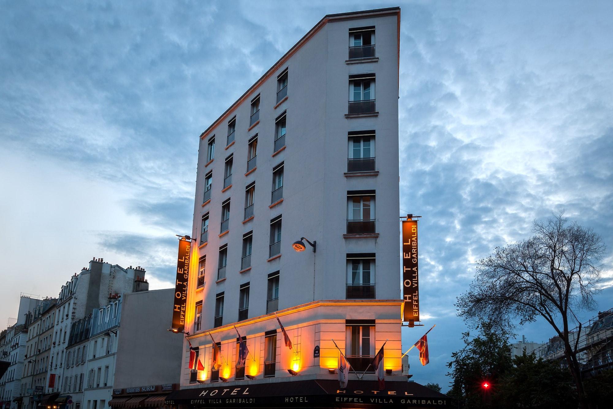 Vista Exterior Eiffel Villa Garibaldi